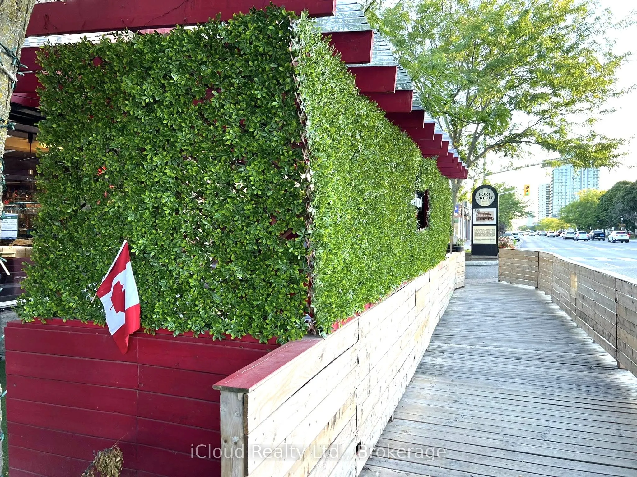 231 Lakeshore Road E