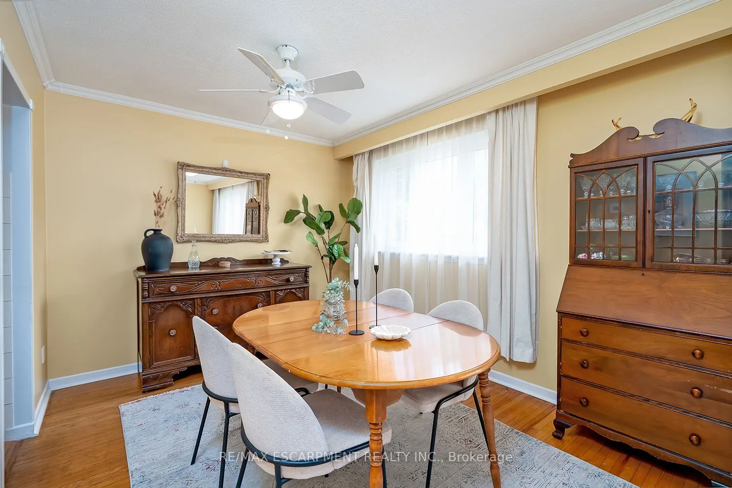 652 Ardleigh Crescent