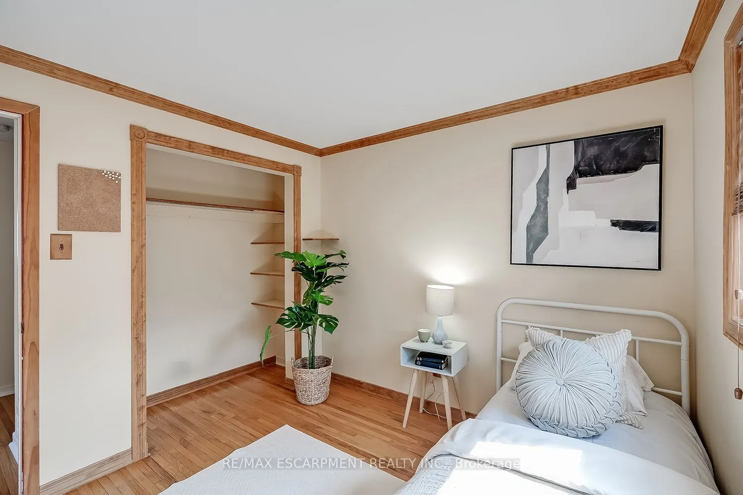 652 Ardleigh Crescent