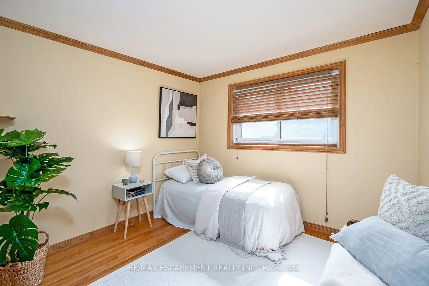 652 Ardleigh Crescent