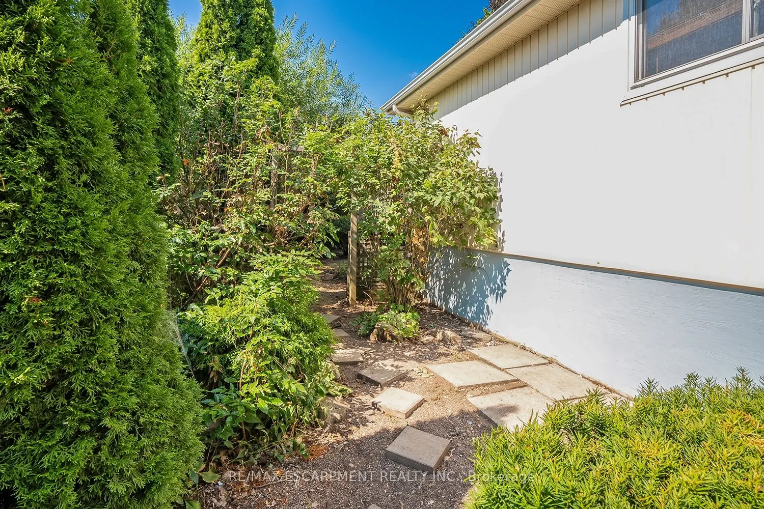 652 Ardleigh Crescent