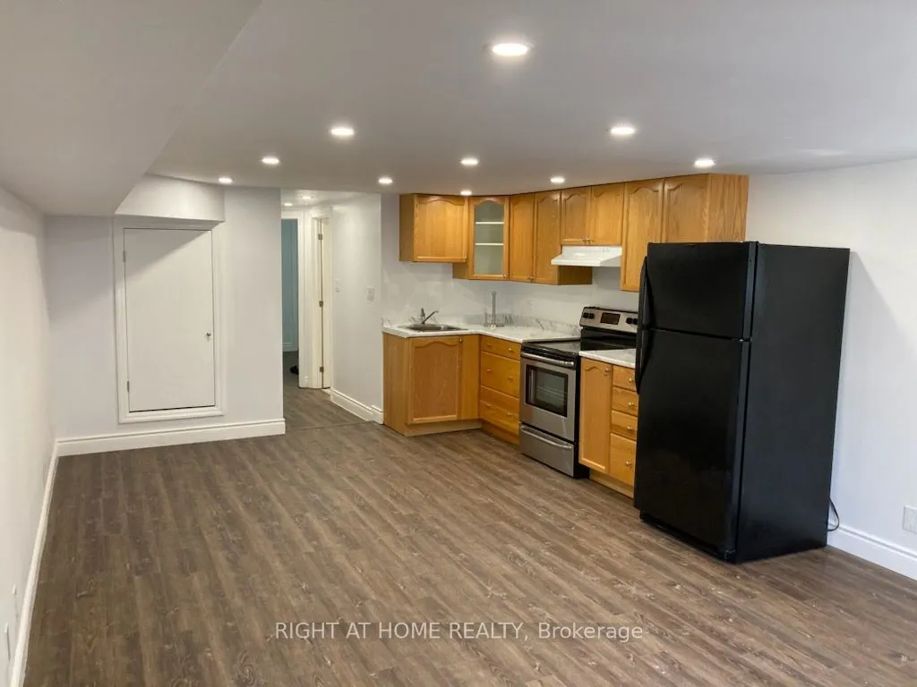 518 Silverthorn Avenue, #LOWER