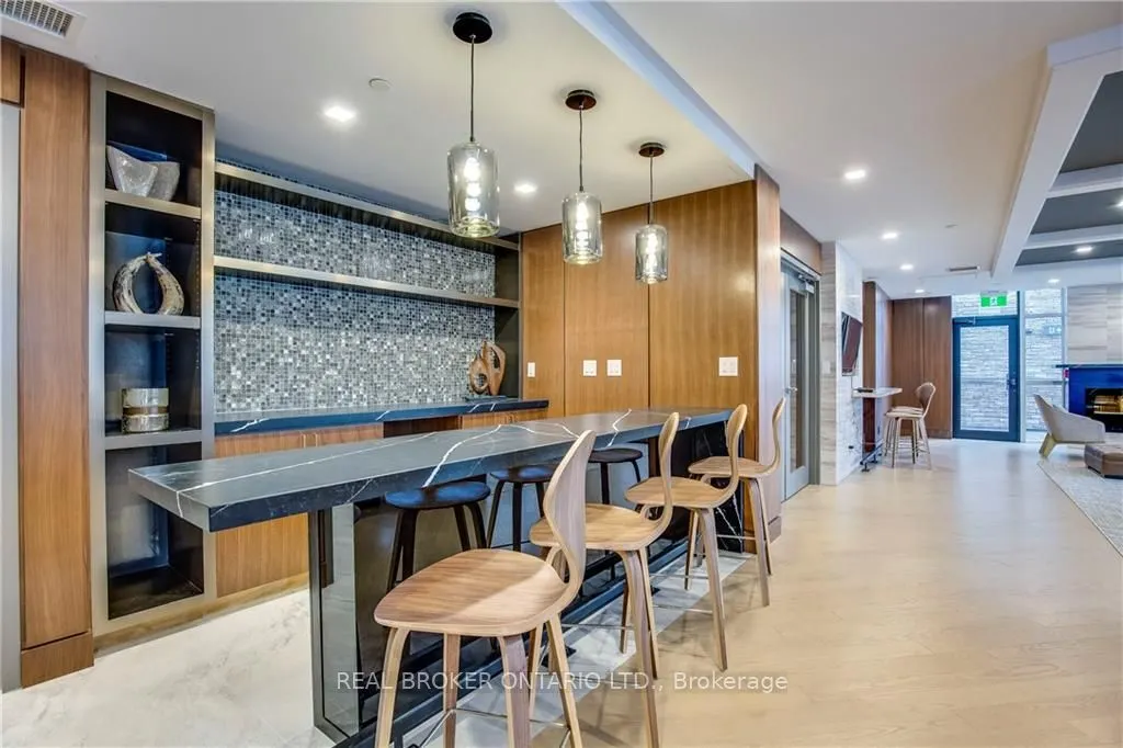 1575 Lakeshore Road, #161