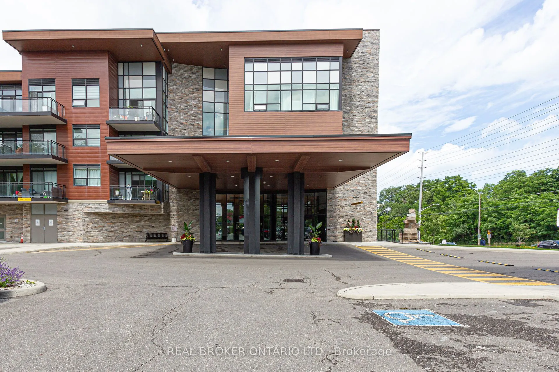 1575 Lakeshore Road, #161