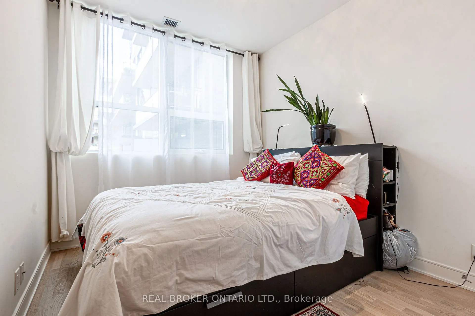 1575 Lakeshore Road, #161