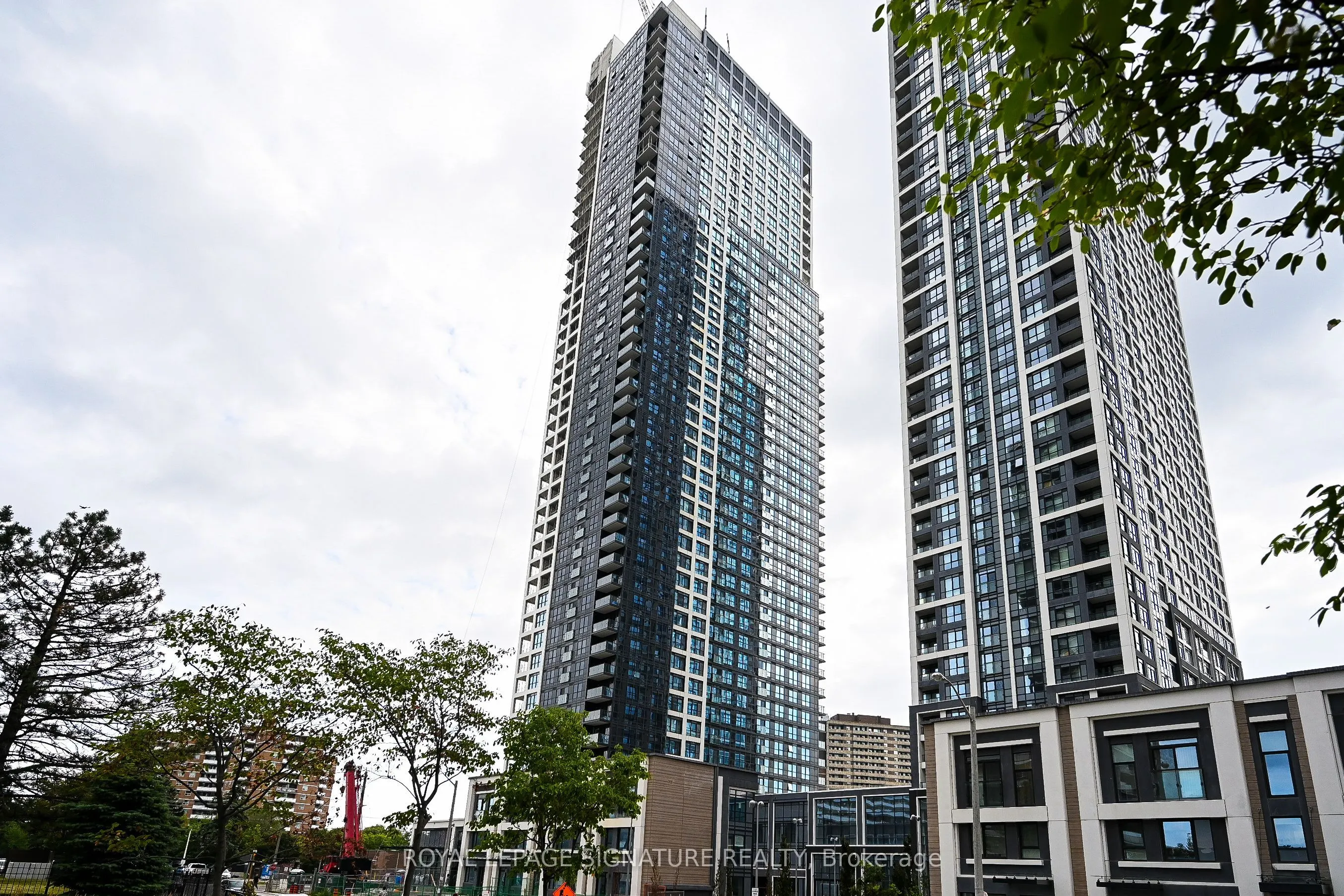 5 Mabelle Avenue, #2032