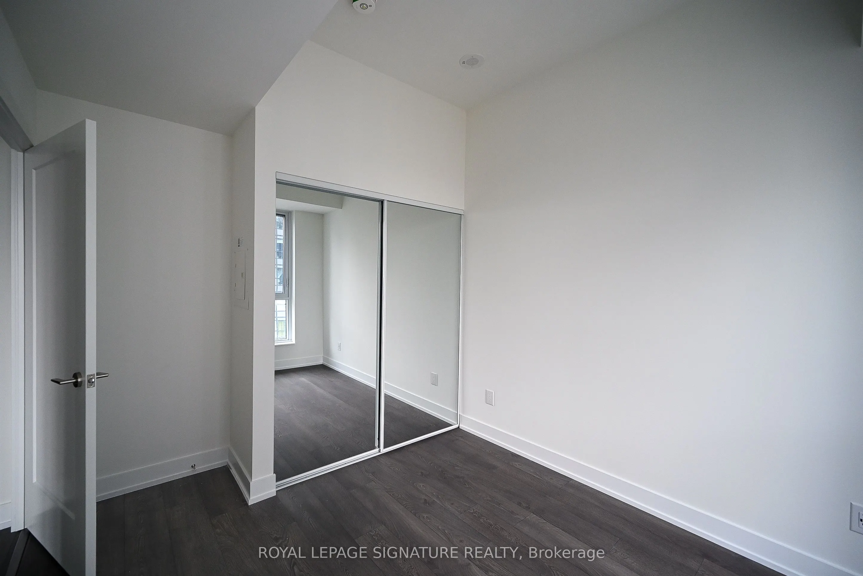 5 Mabelle Avenue, #2032