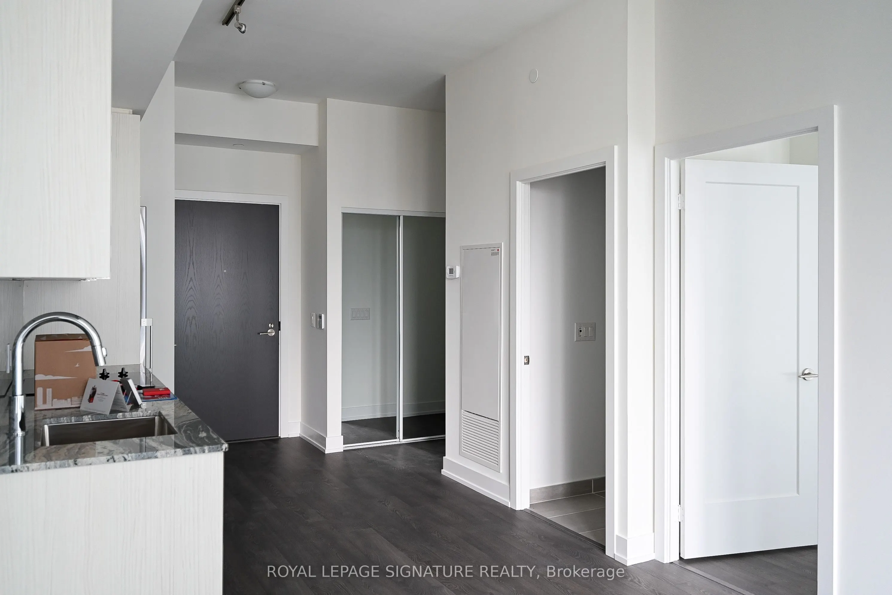 5 Mabelle Avenue, #2032