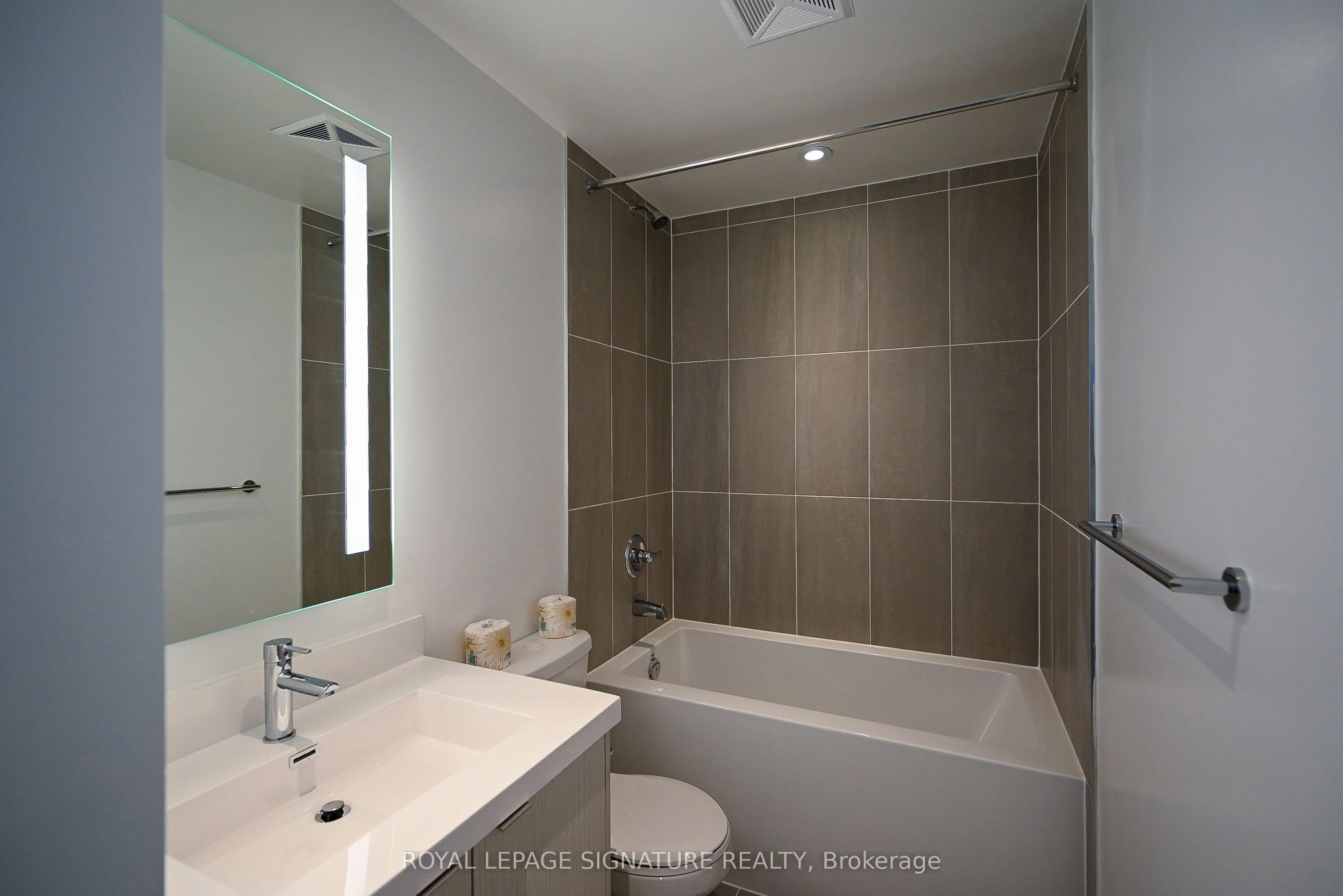 5 Mabelle Avenue, #2032