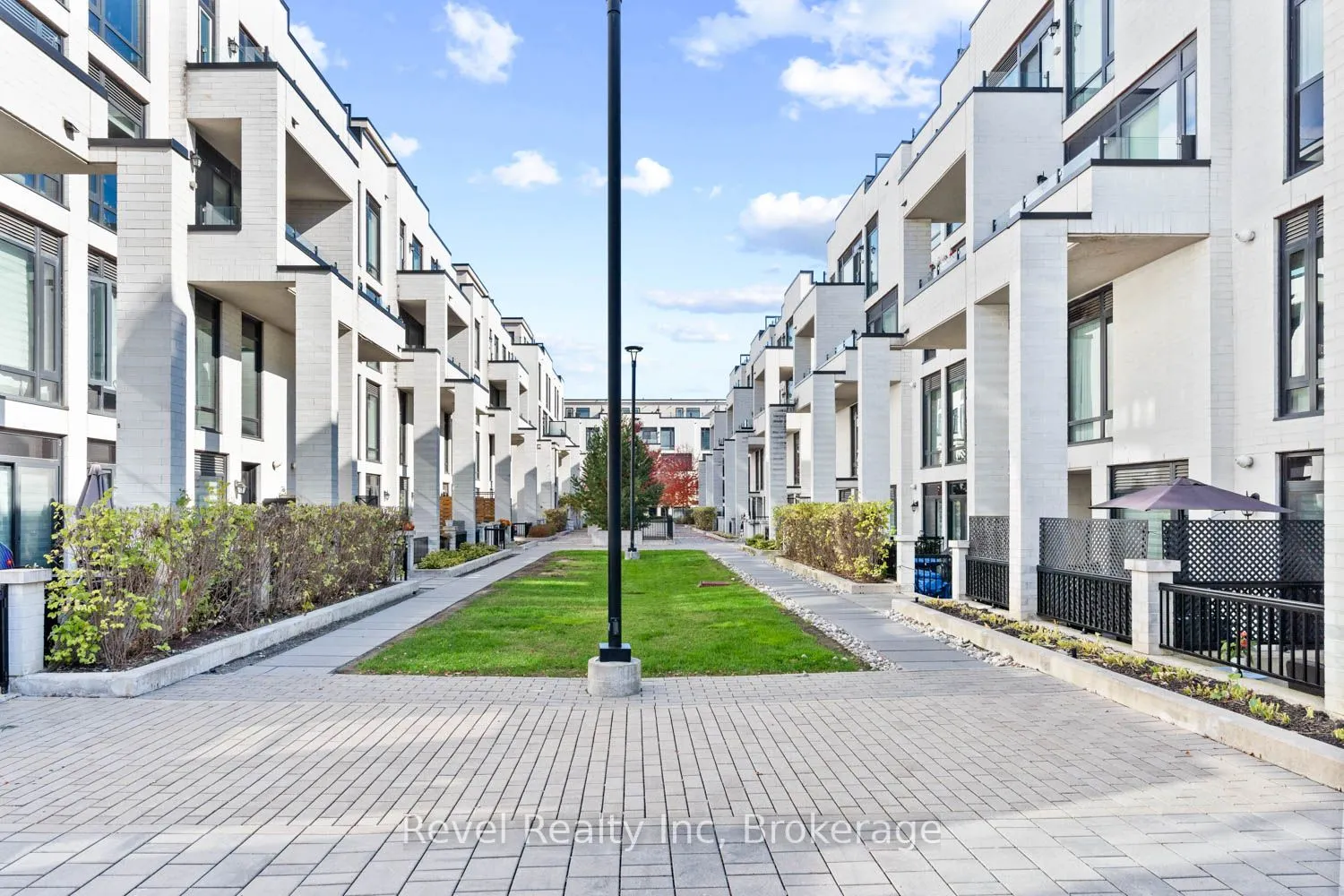 138 Widdicombe Hill Boulevard, #702