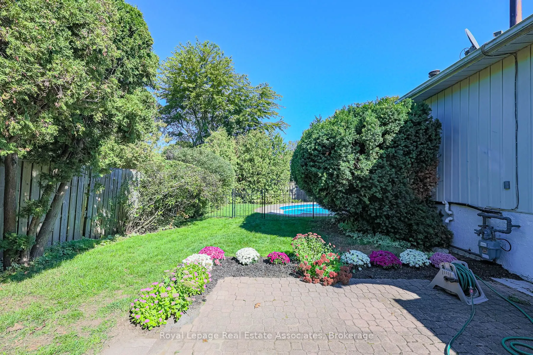 958 Fletcher Valley Crescent