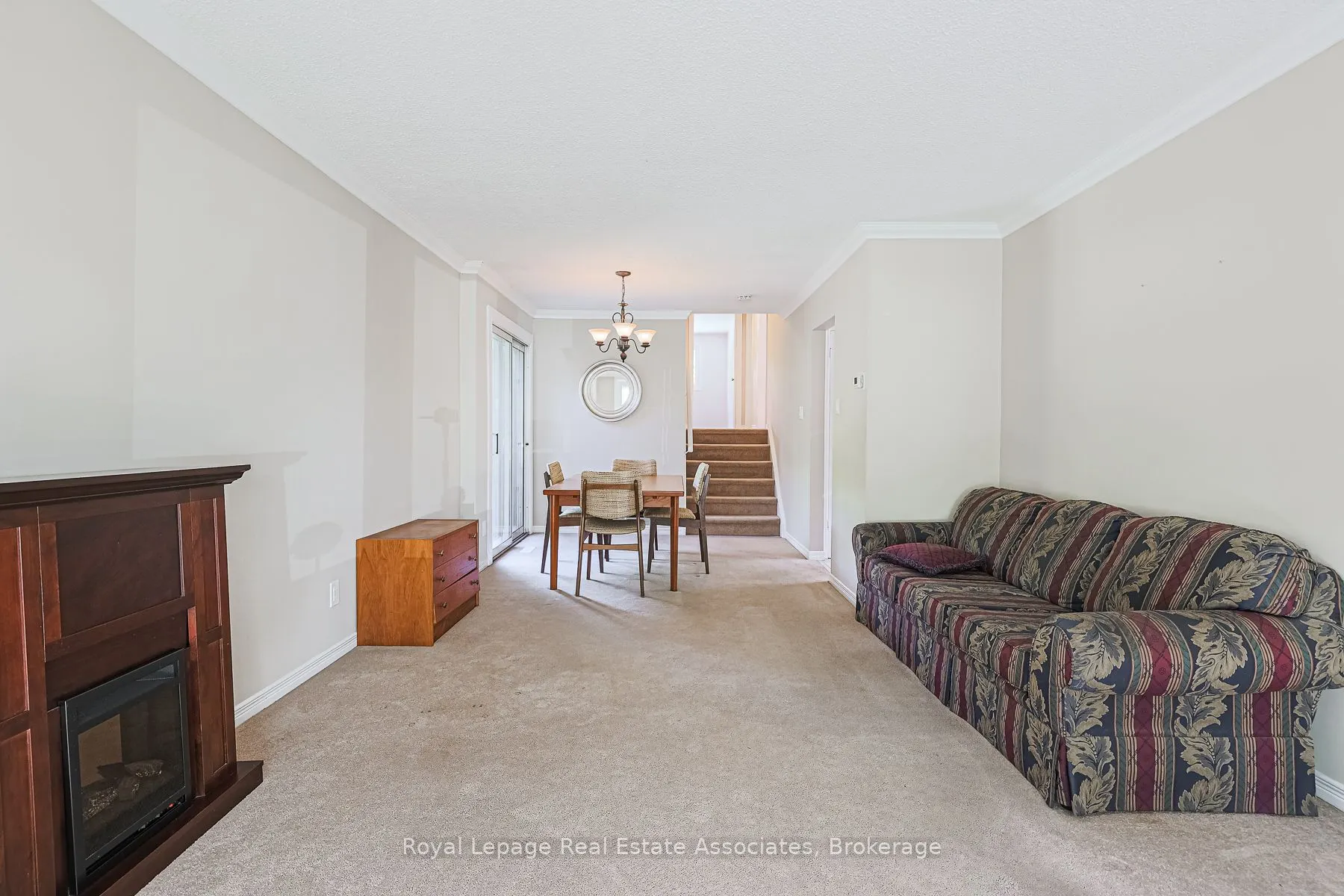 958 Fletcher Valley Crescent