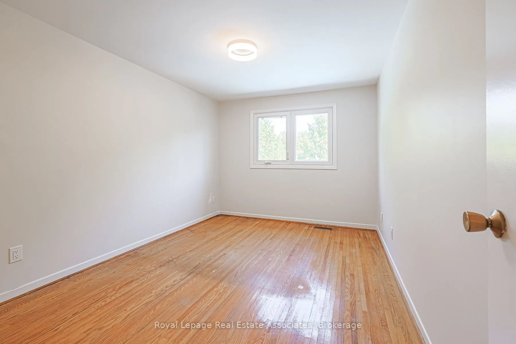 958 Fletcher Valley Crescent