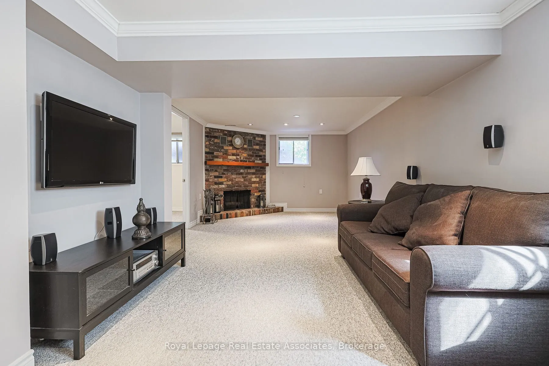 958 Fletcher Valley Crescent