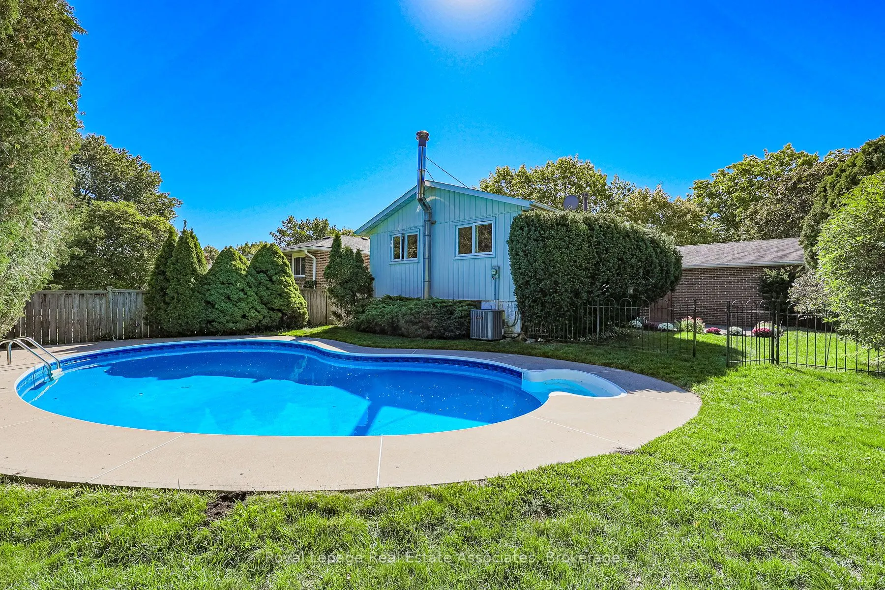 958 Fletcher Valley Crescent