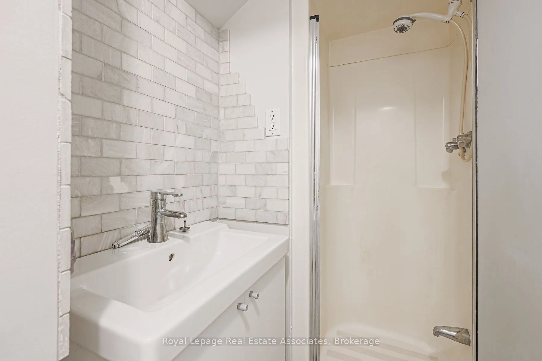 958 Fletcher Valley Crescent