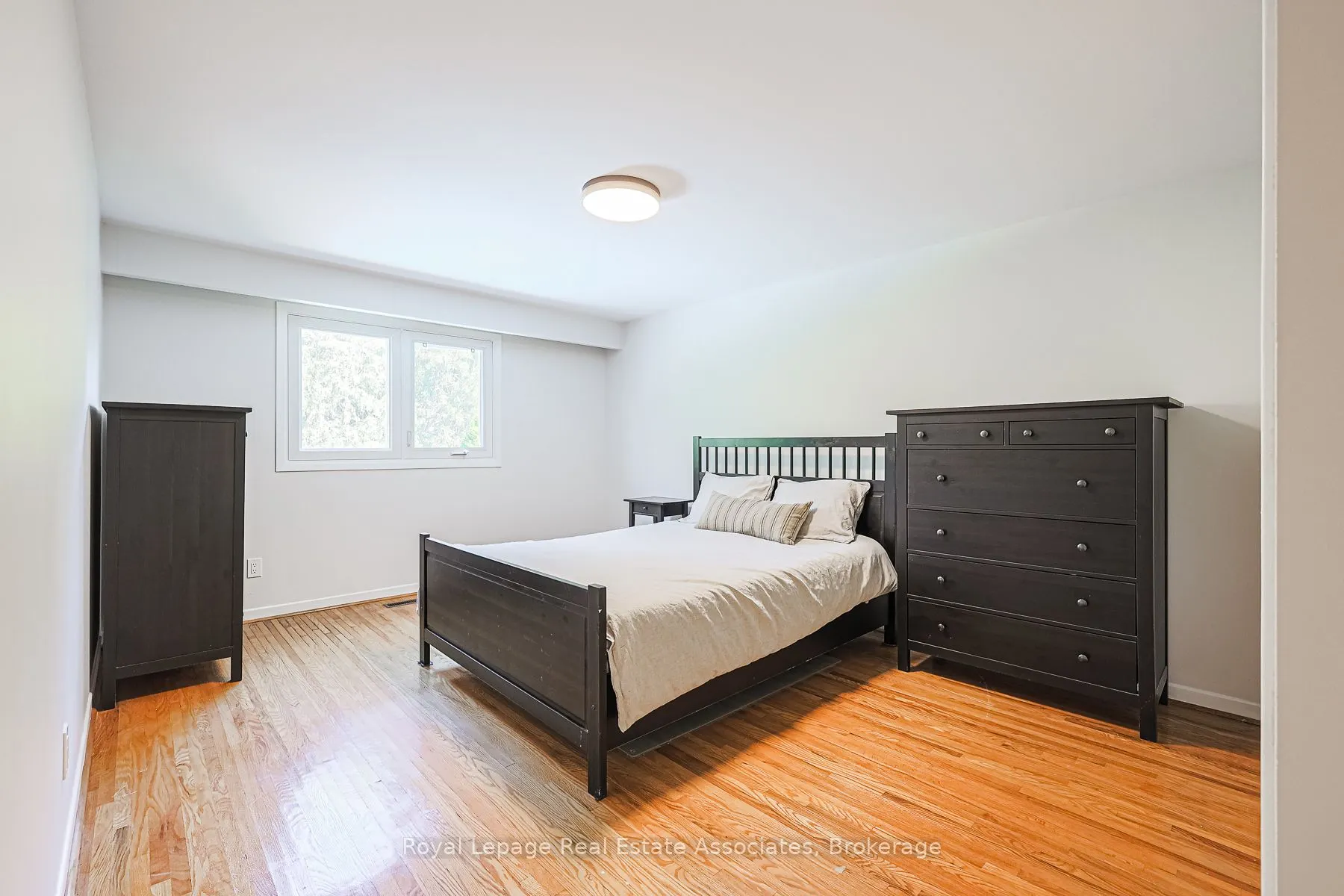 958 Fletcher Valley Crescent