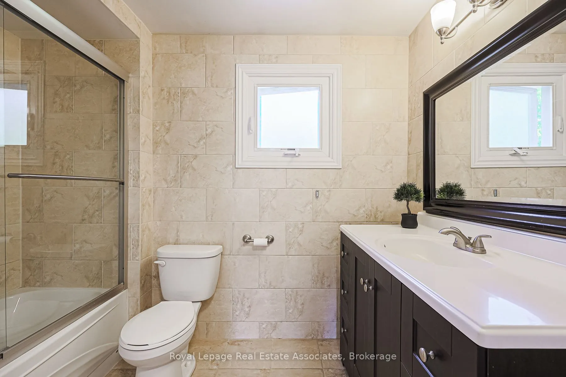 958 Fletcher Valley Crescent