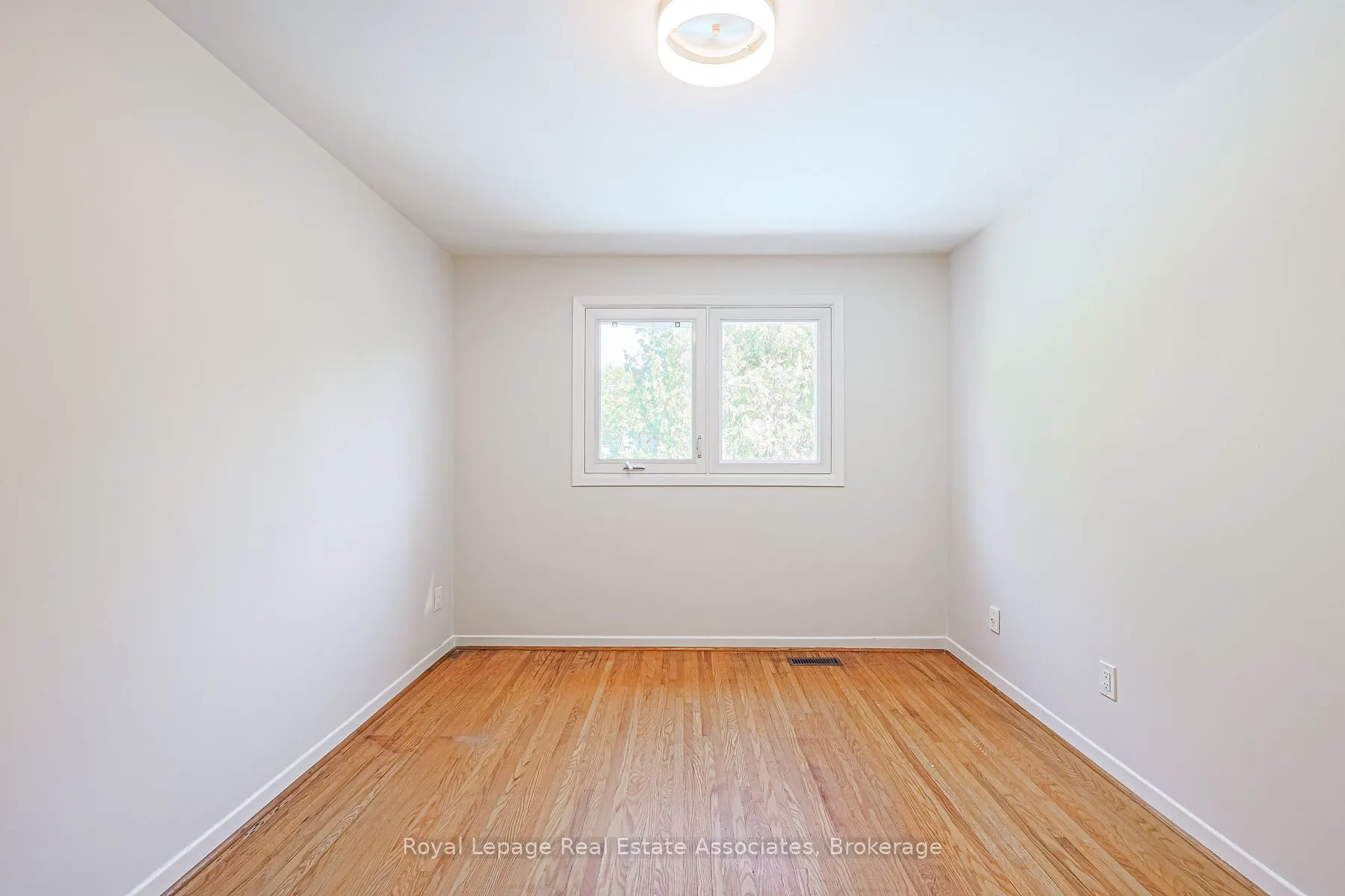 958 Fletcher Valley Crescent