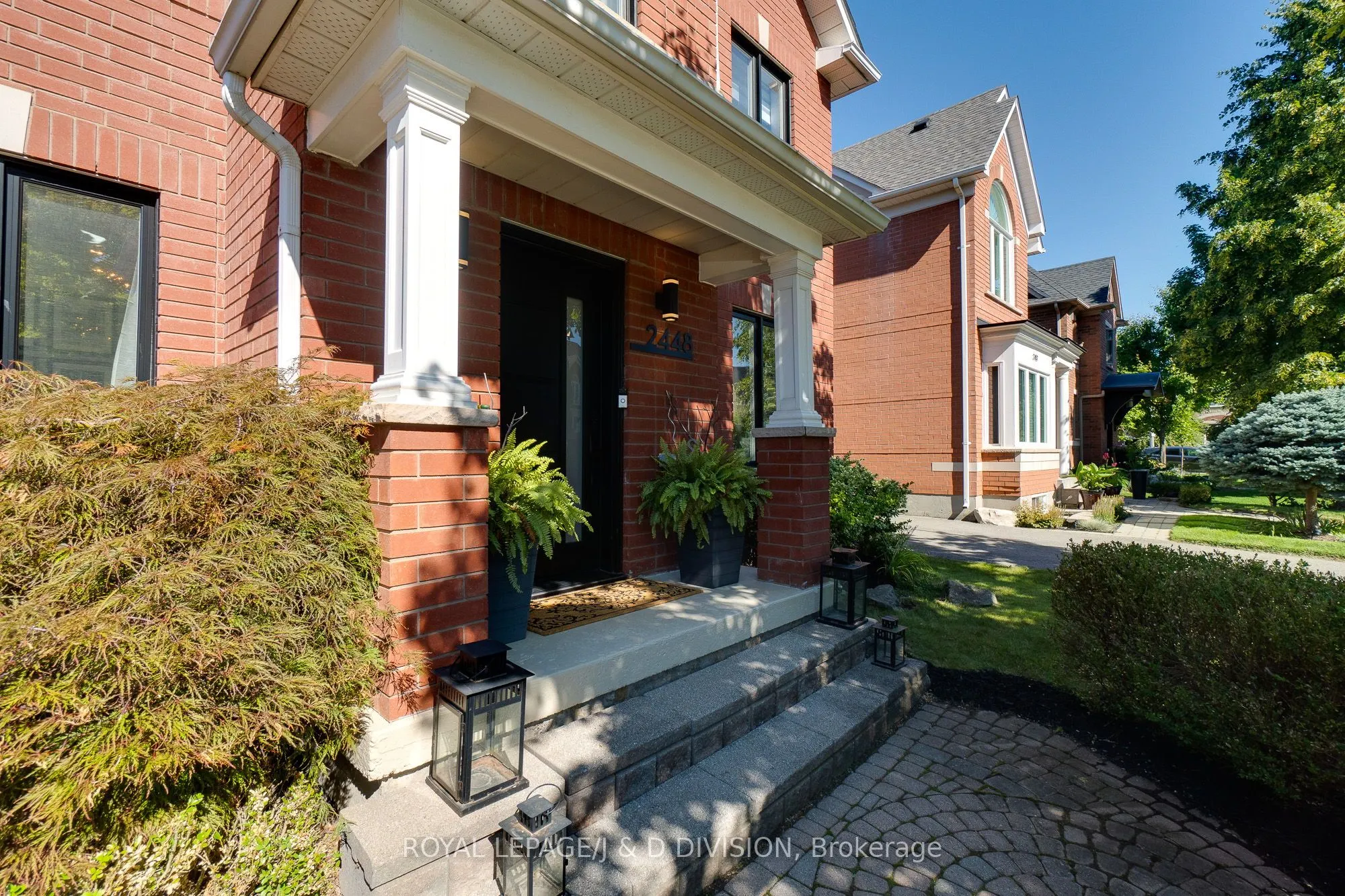 2448 Capilano Crescent