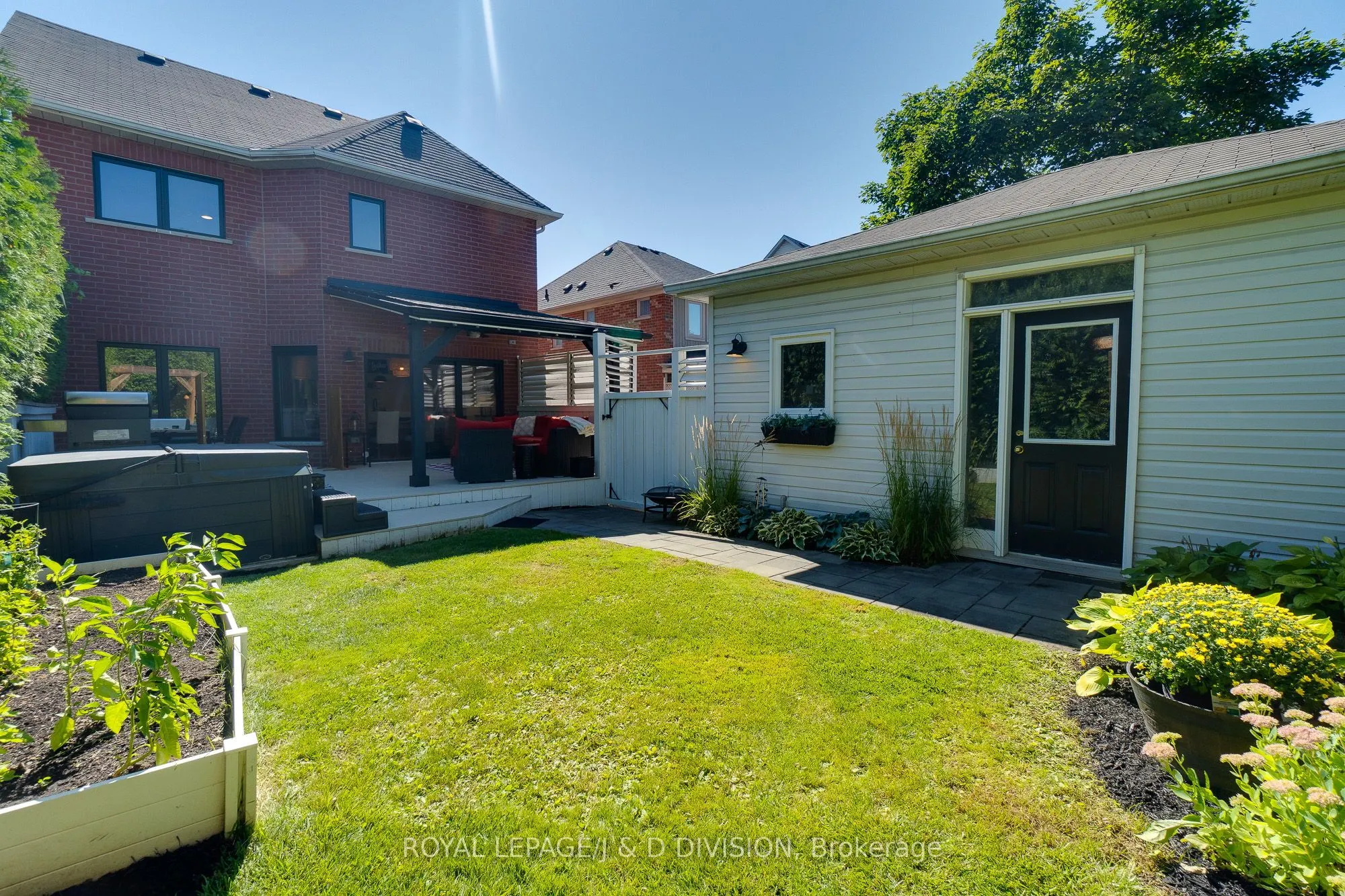 2448 Capilano Crescent