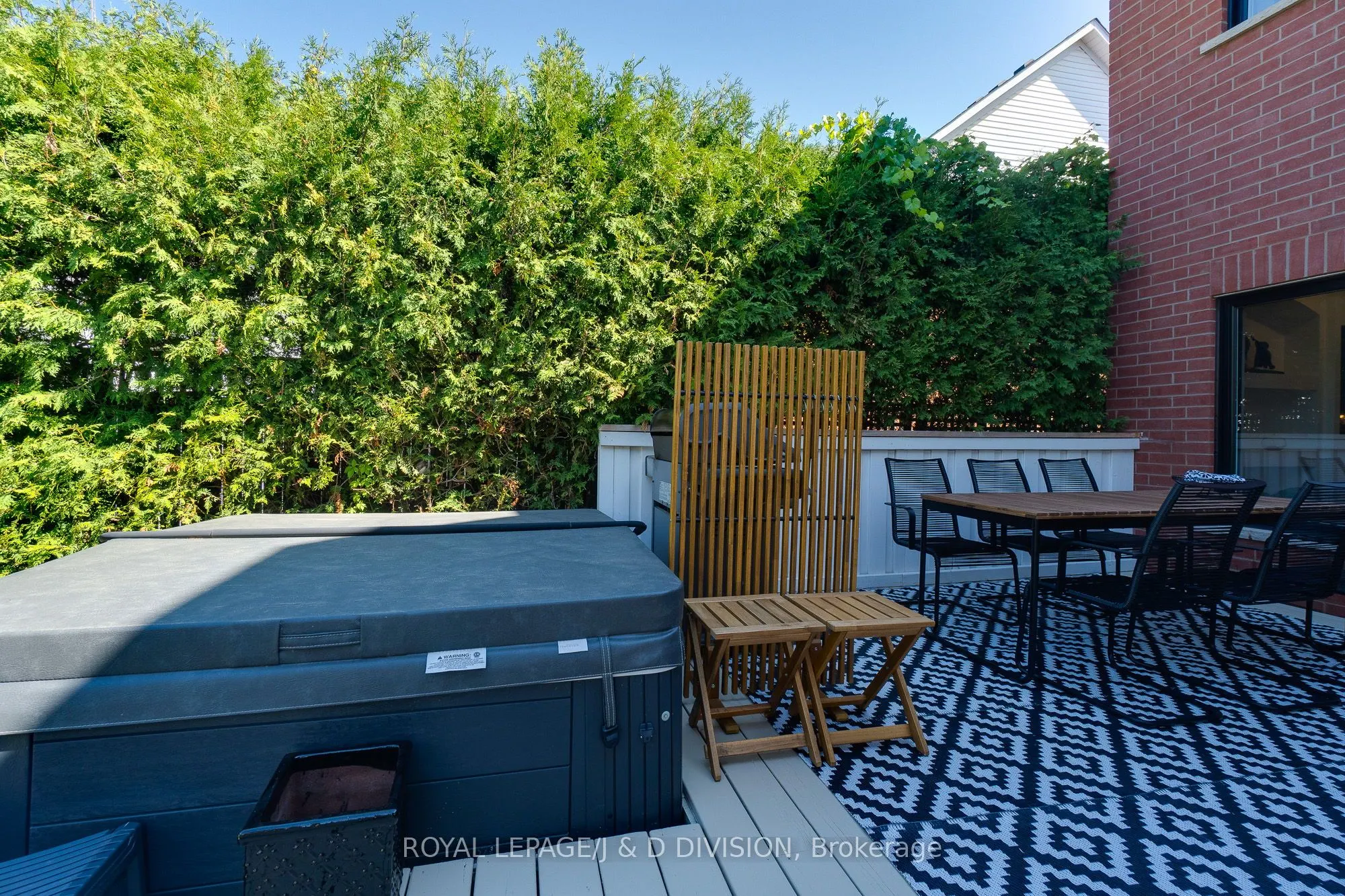 2448 Capilano Crescent