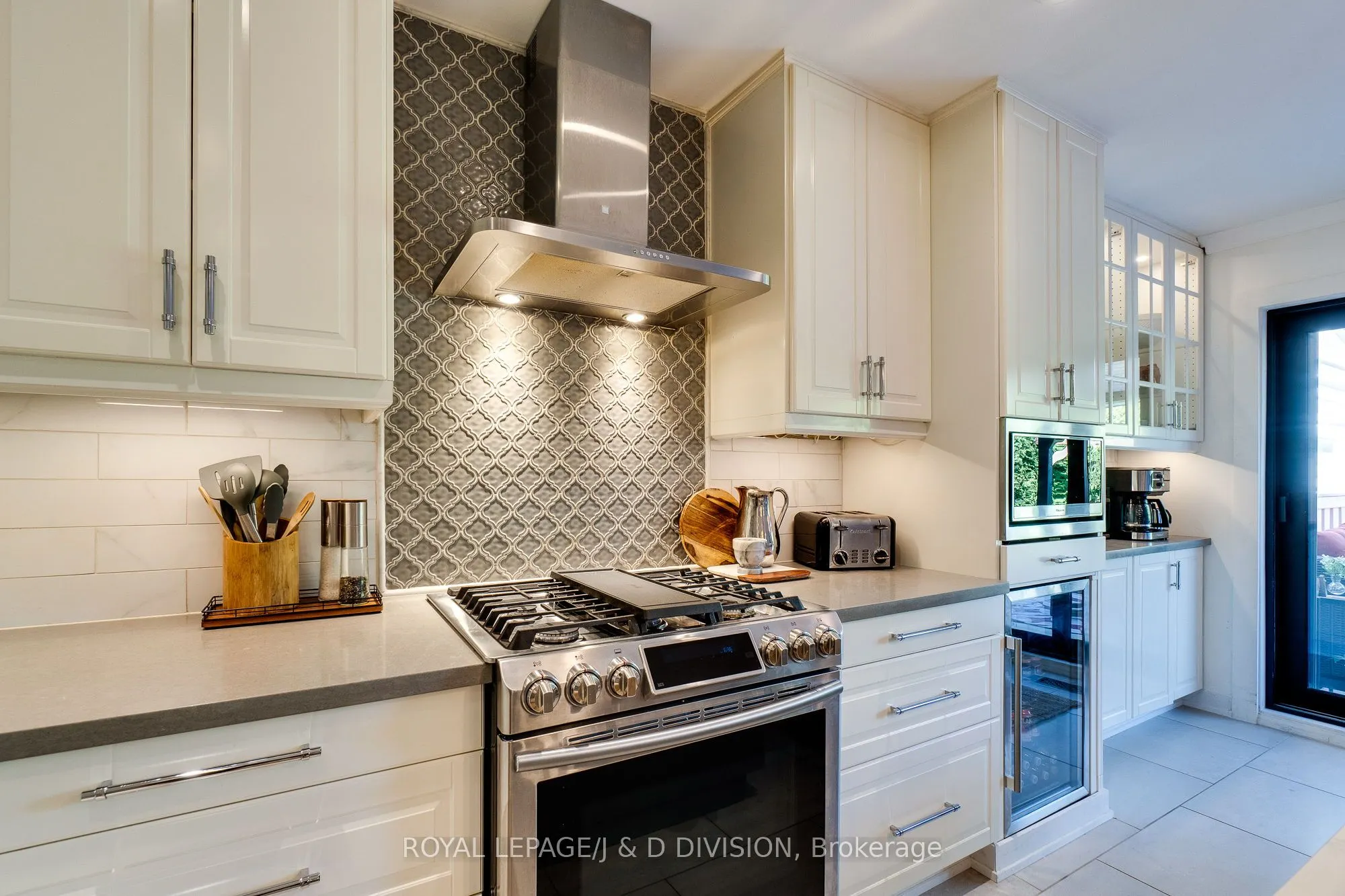 2448 Capilano Crescent