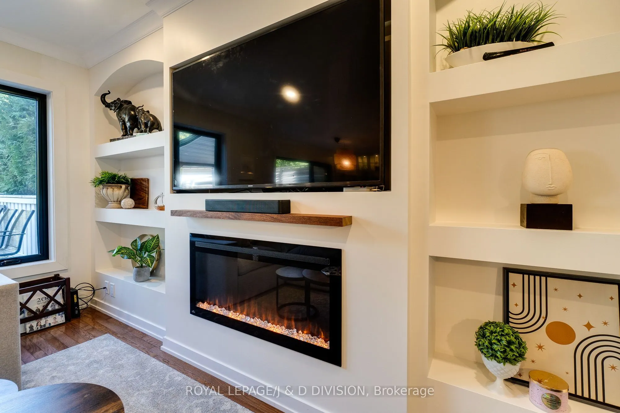 2448 Capilano Crescent