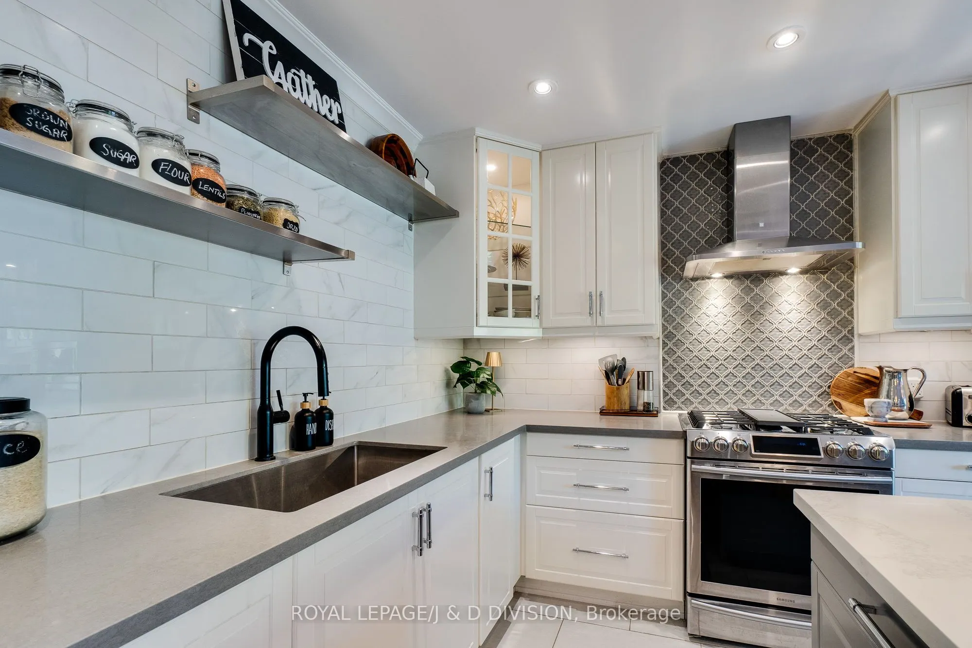 2448 Capilano Crescent