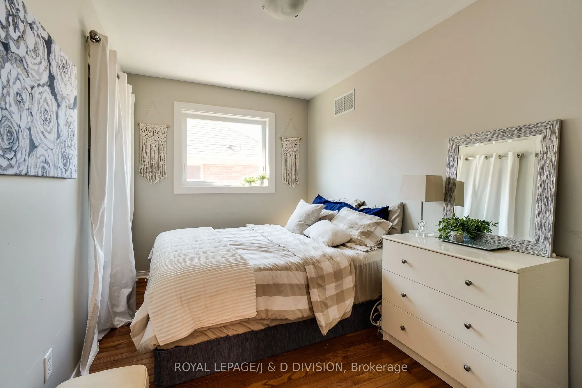 2448 Capilano Crescent