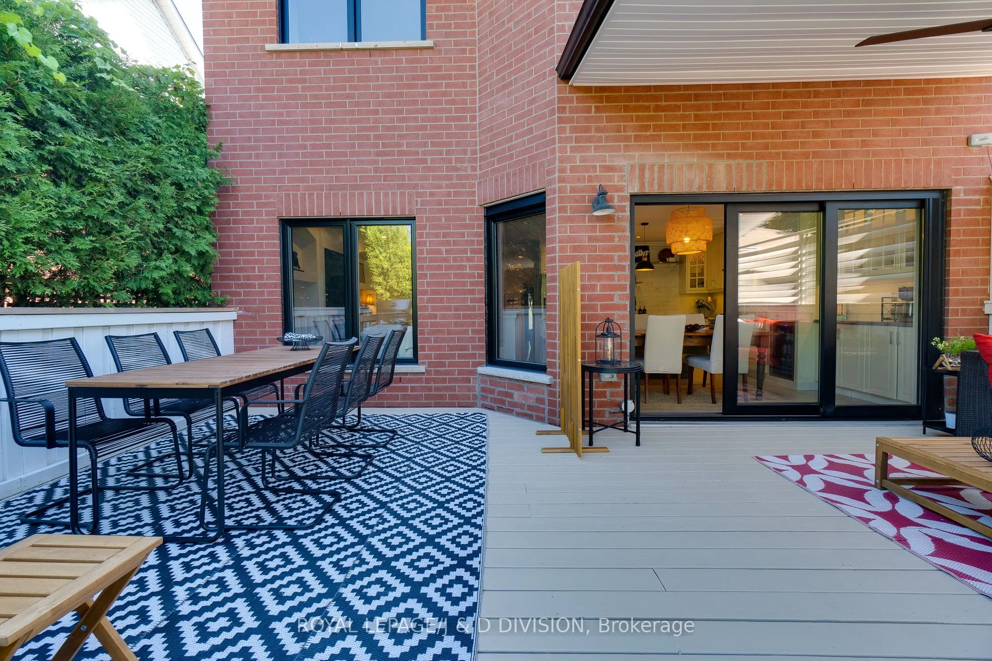 2448 Capilano Crescent