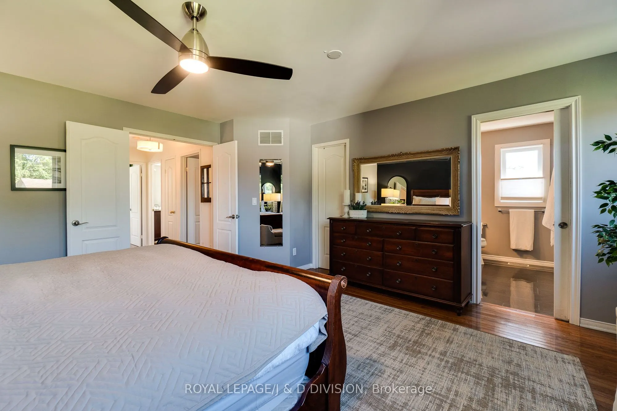 2448 Capilano Crescent