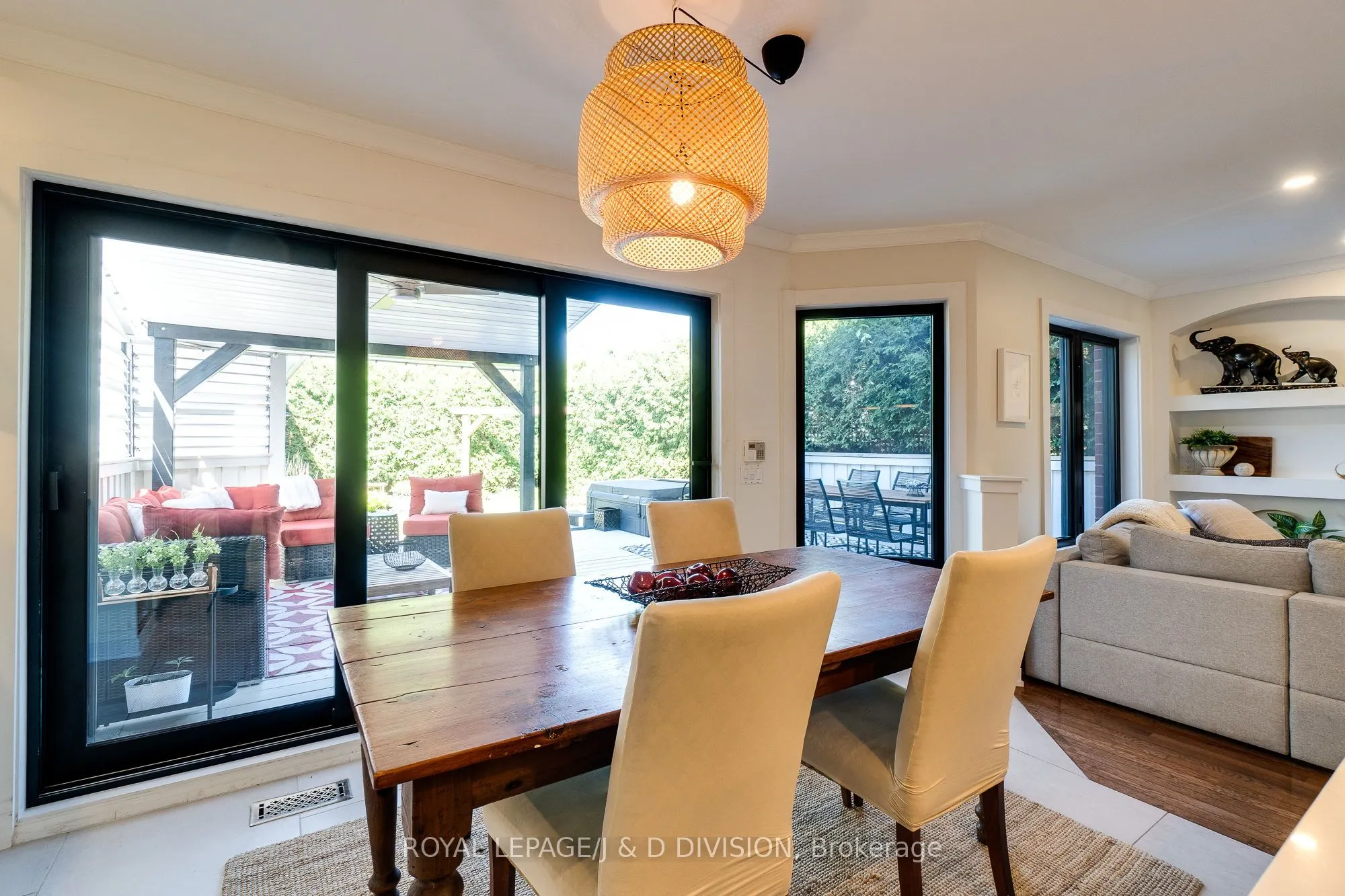 2448 Capilano Crescent