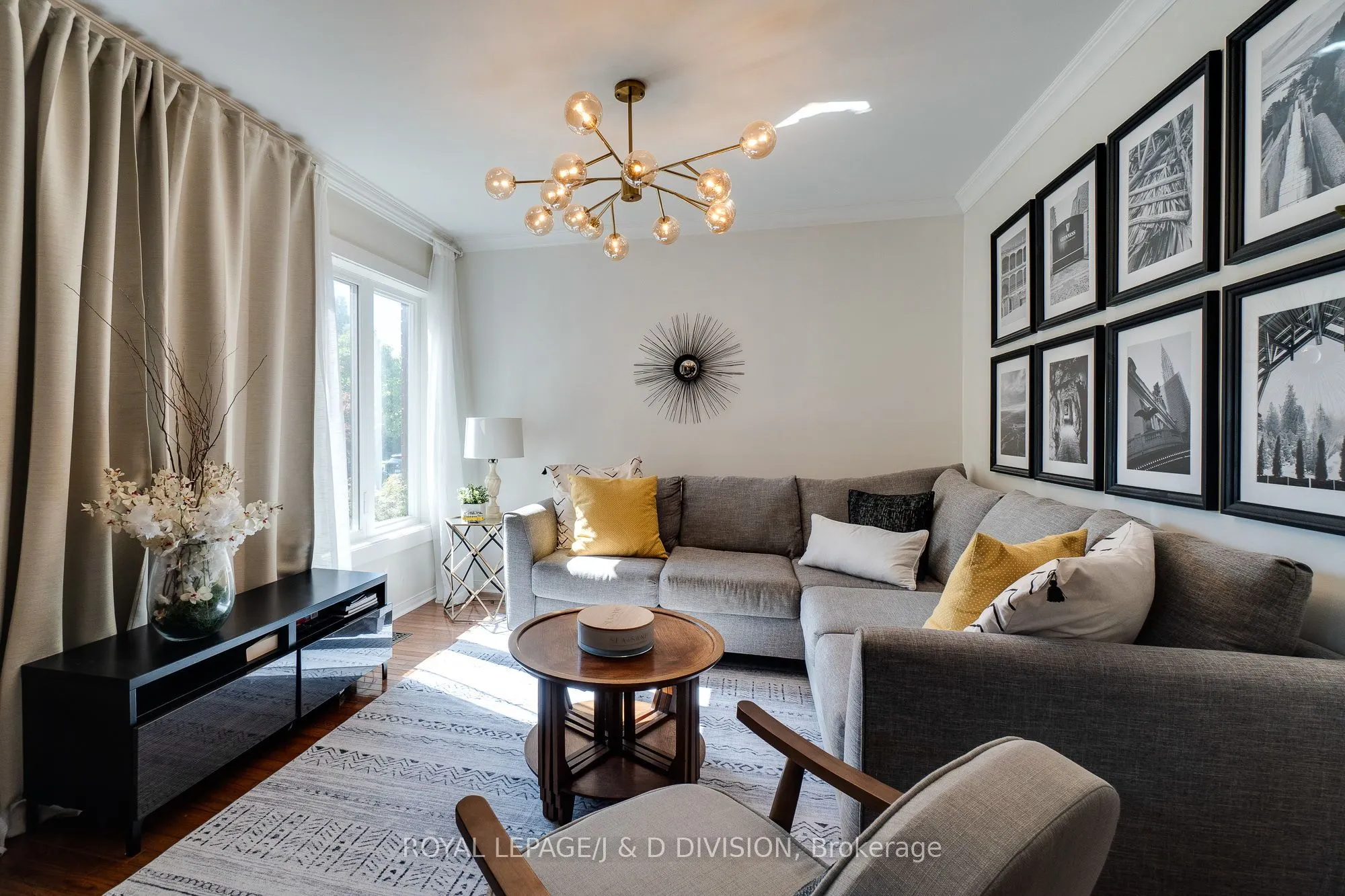 2448 Capilano Crescent