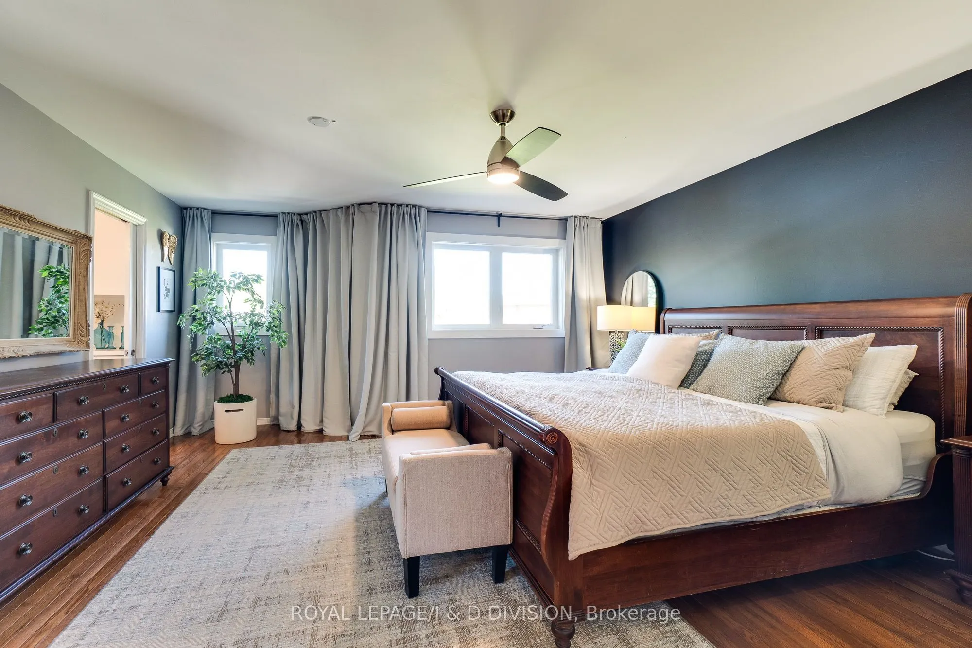 2448 Capilano Crescent