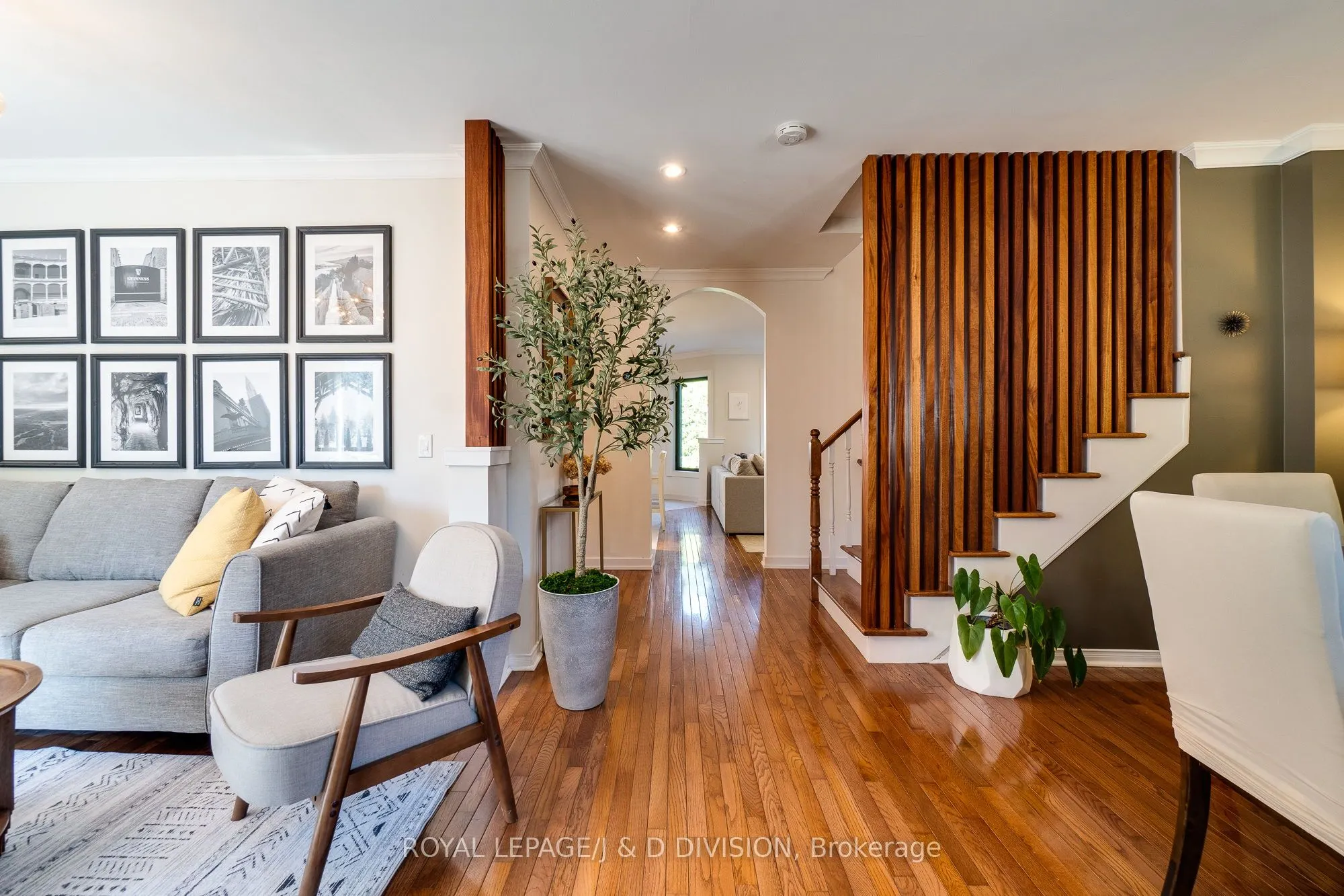 2448 Capilano Crescent