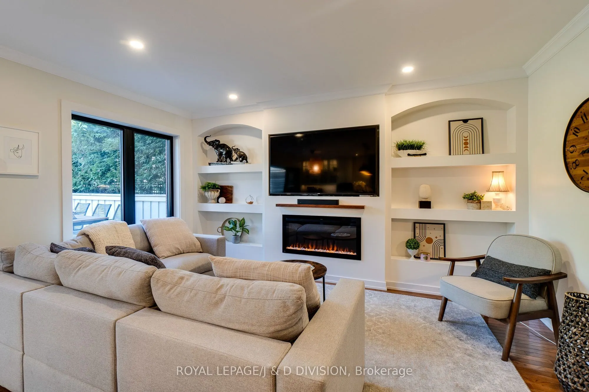 2448 Capilano Crescent