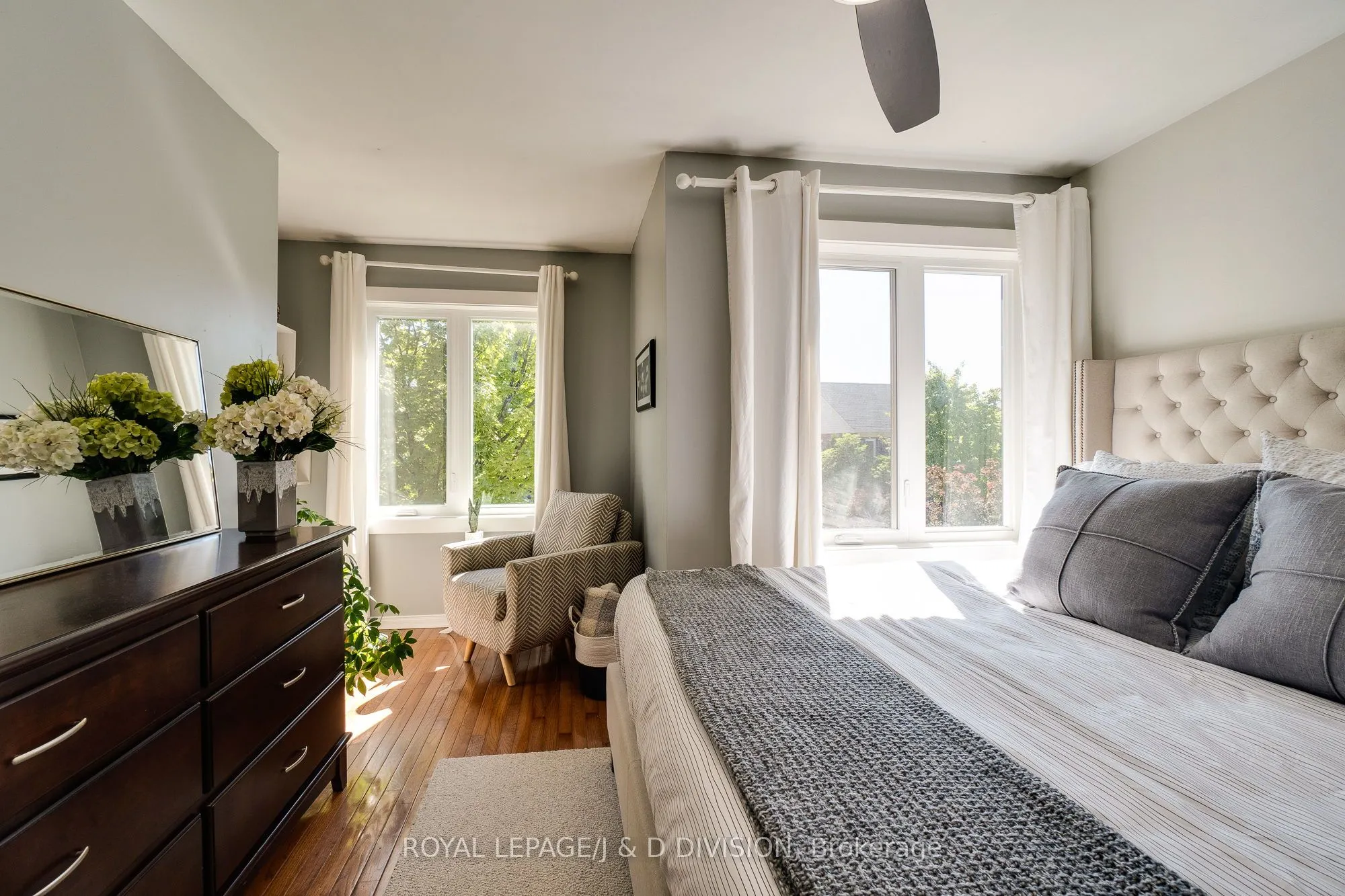 2448 Capilano Crescent