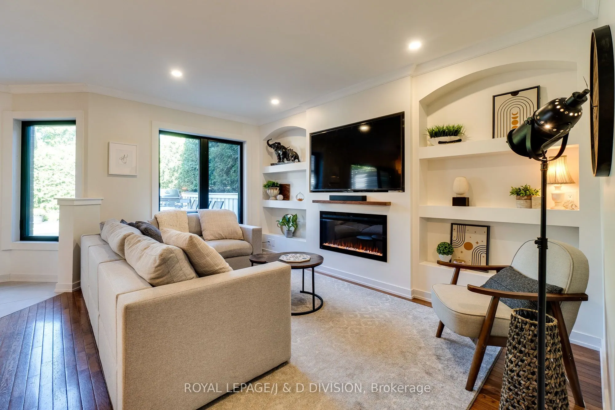 2448 Capilano Crescent