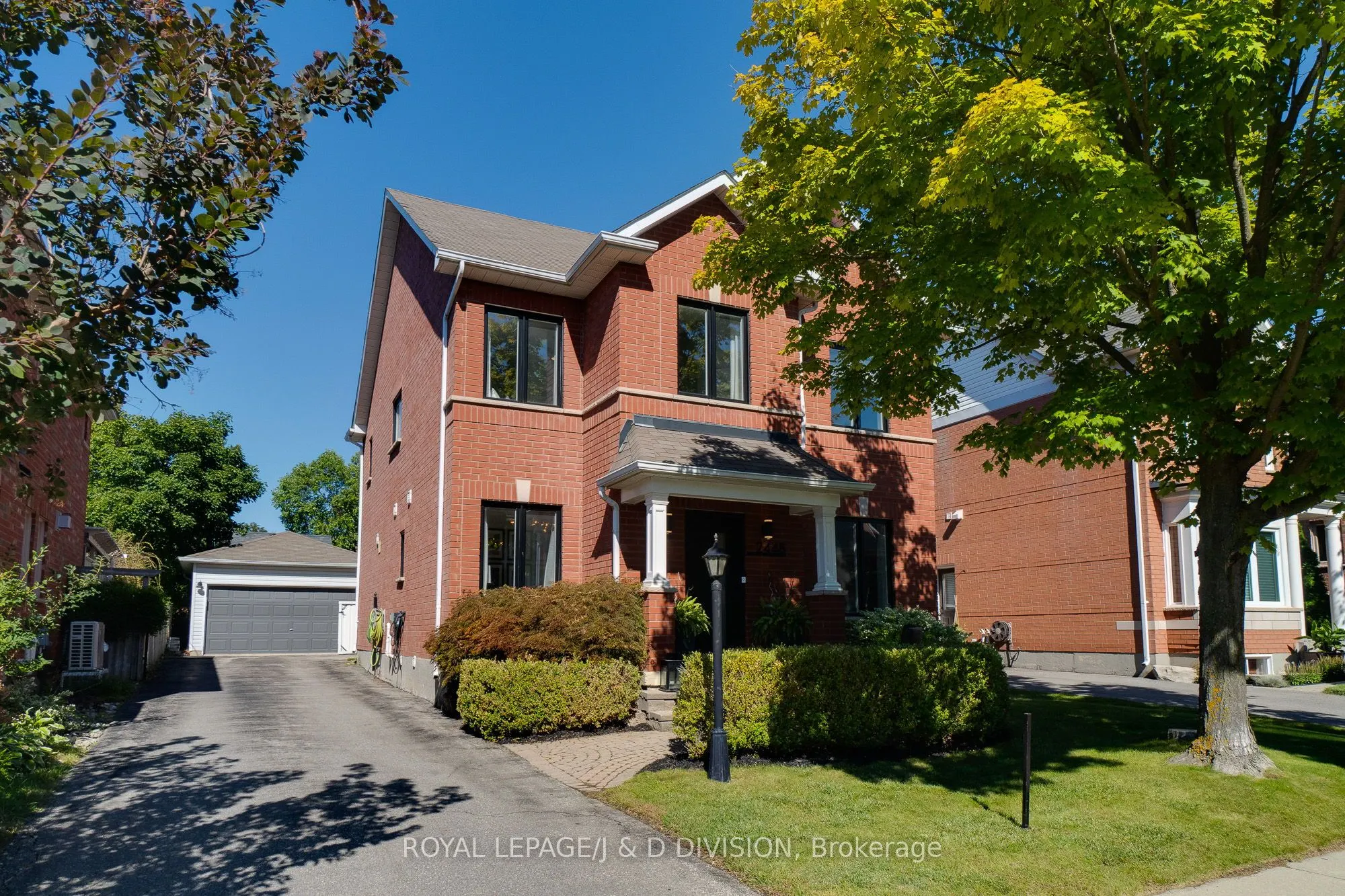 2448 Capilano Crescent