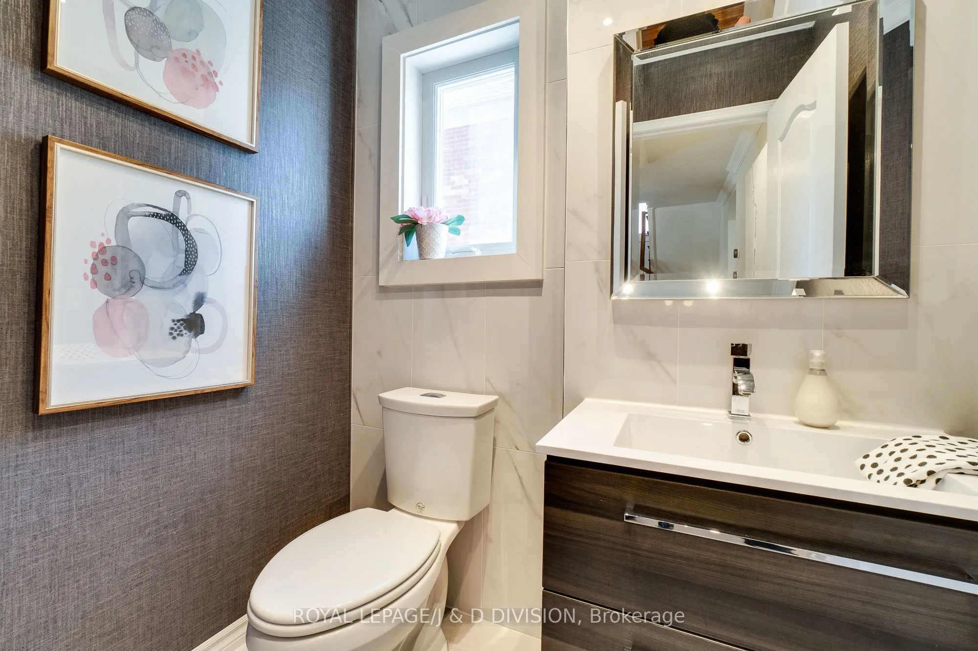 2448 Capilano Crescent