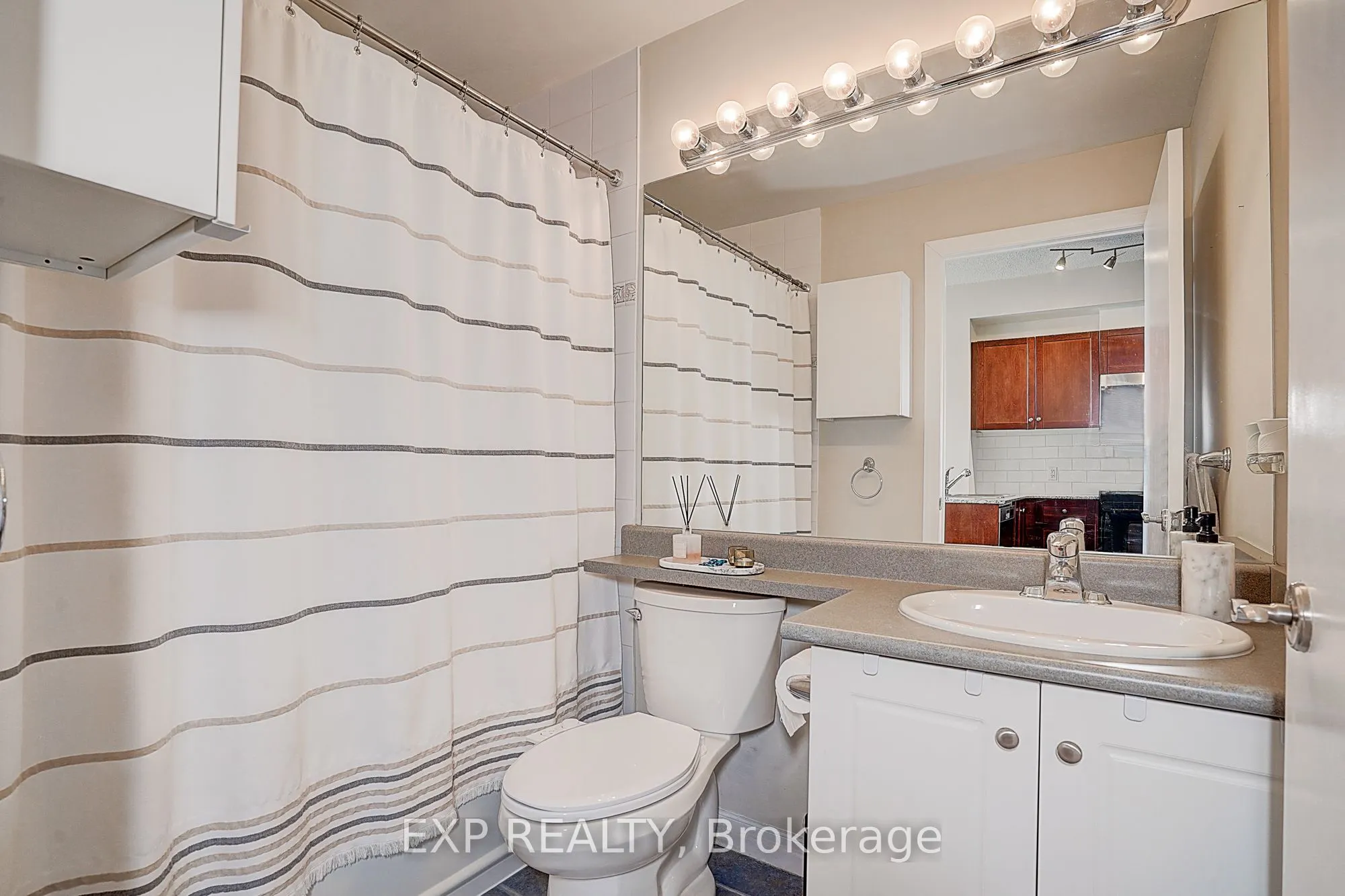 1359 Rathburn Road E, #1111