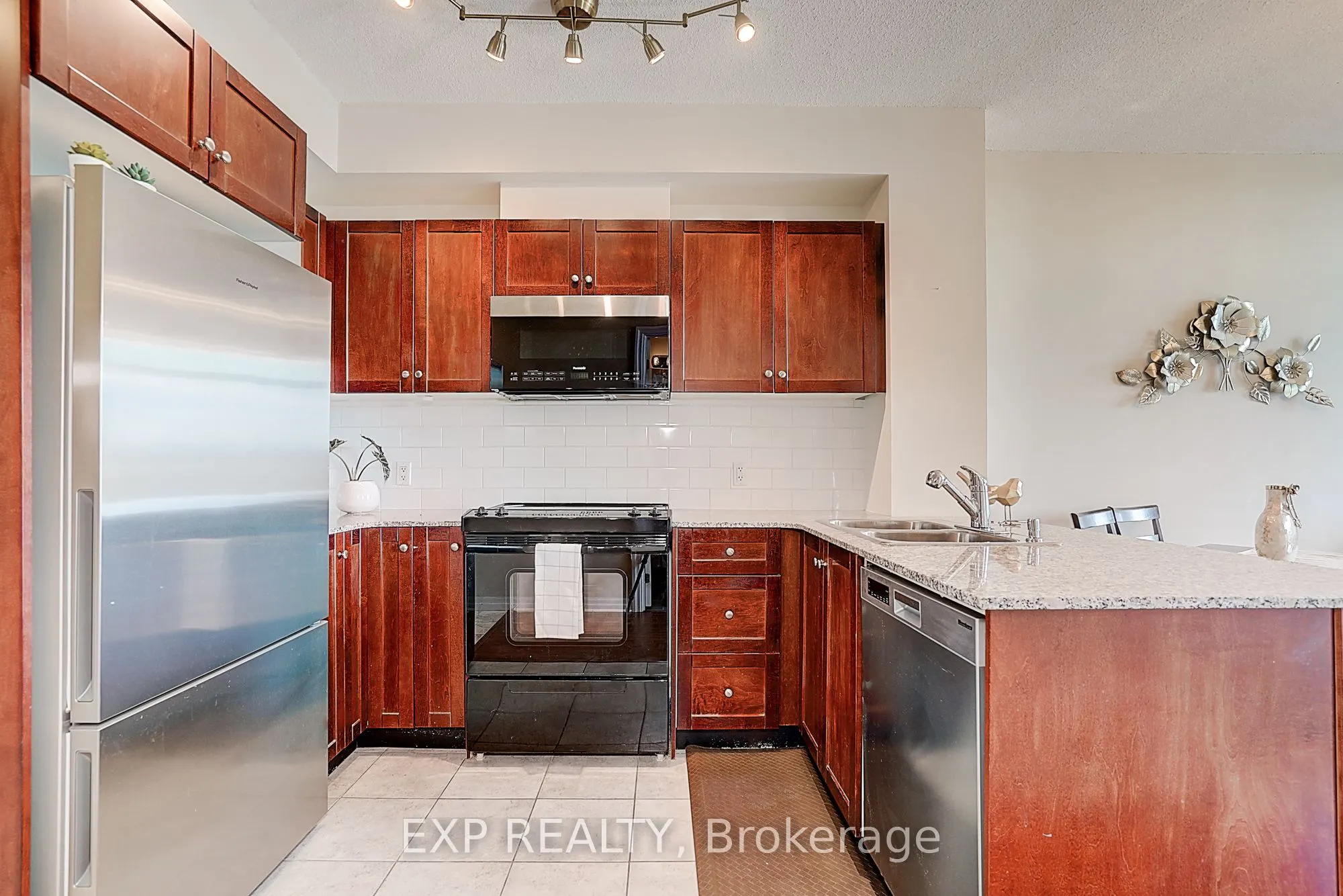 1359 Rathburn Road E, #1111