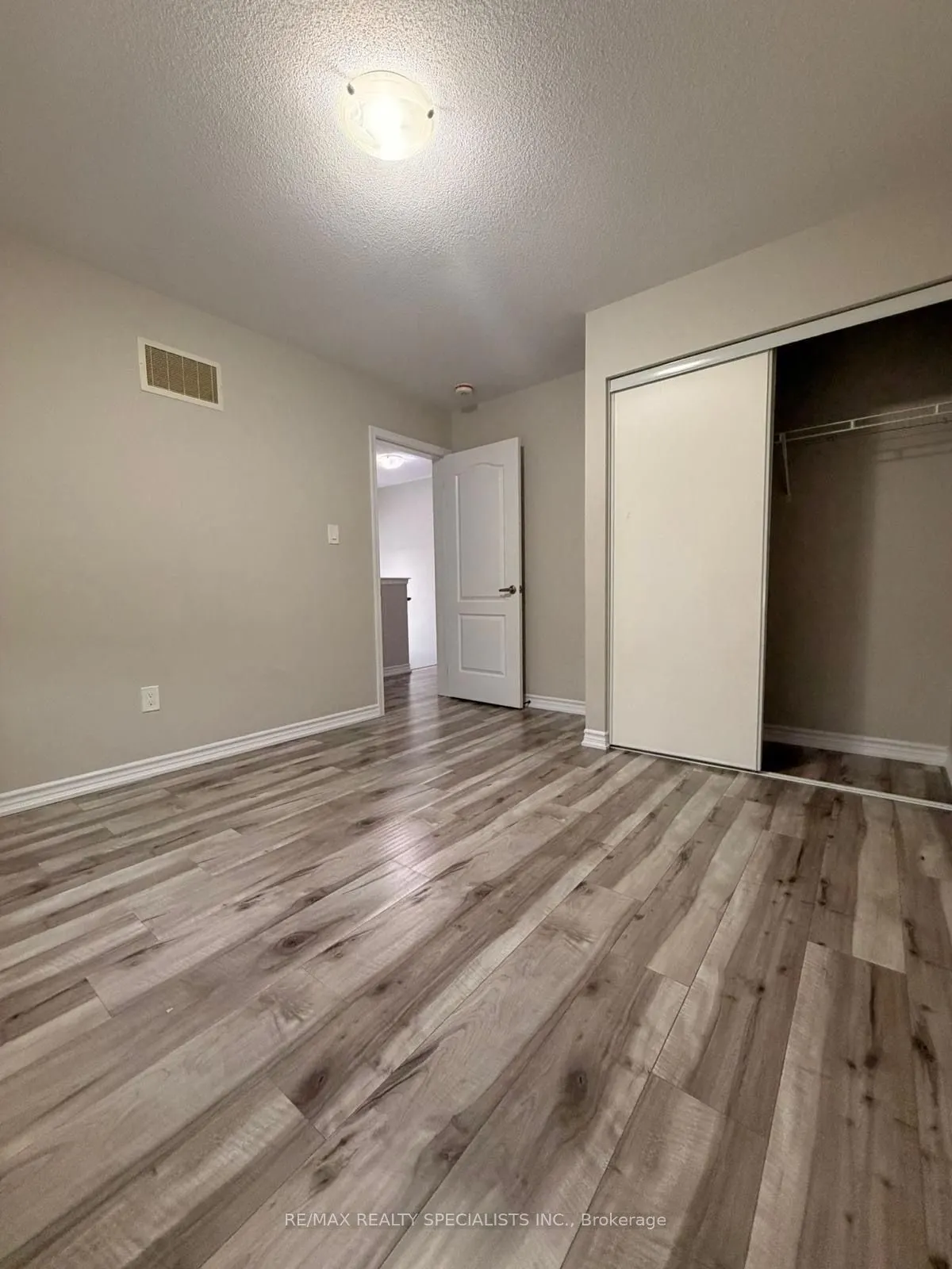 98 Benhurst Crescent