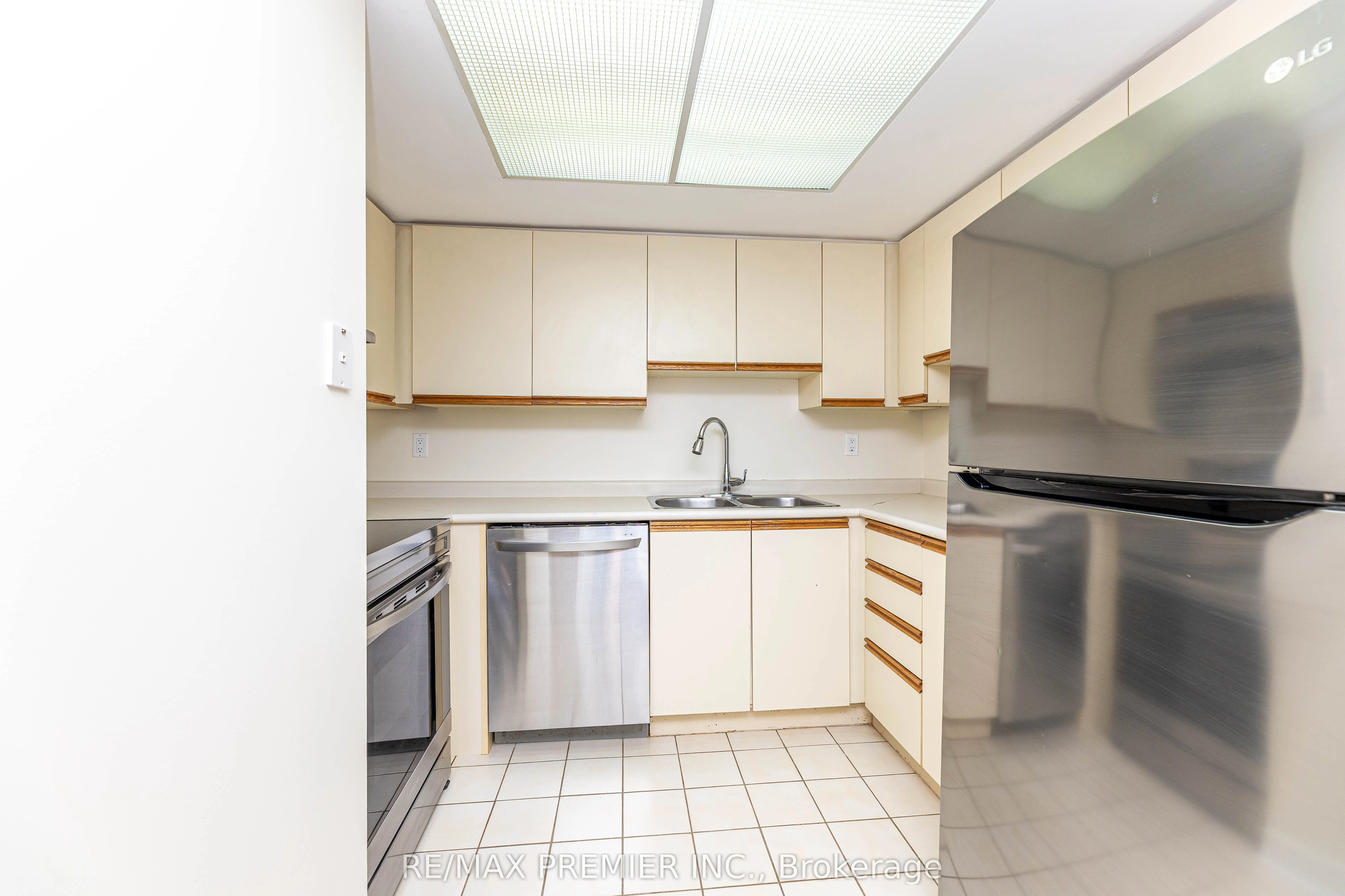 600 Rexdale Boulevard, #907