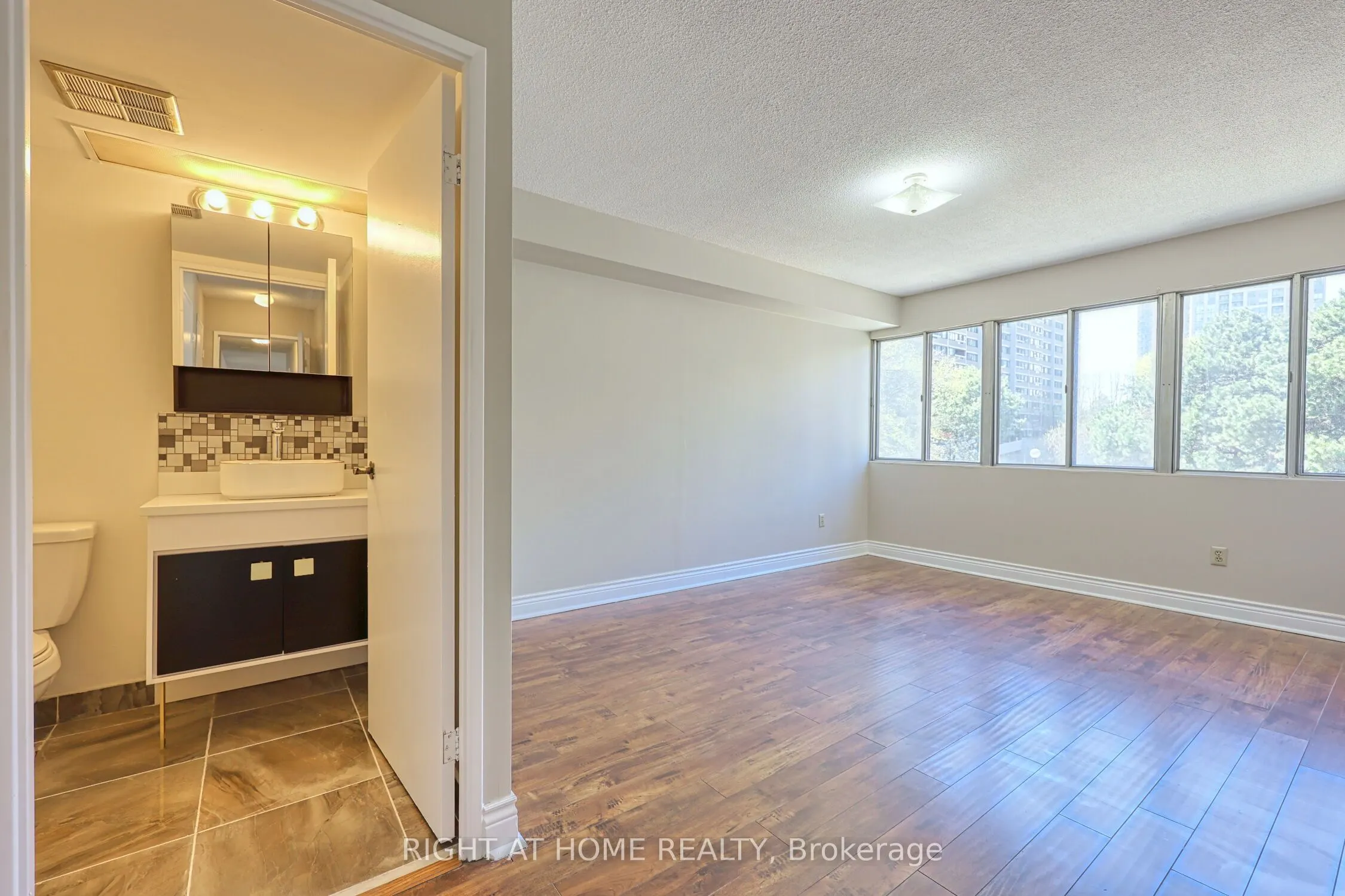 1580 Mississauga Valley, #205