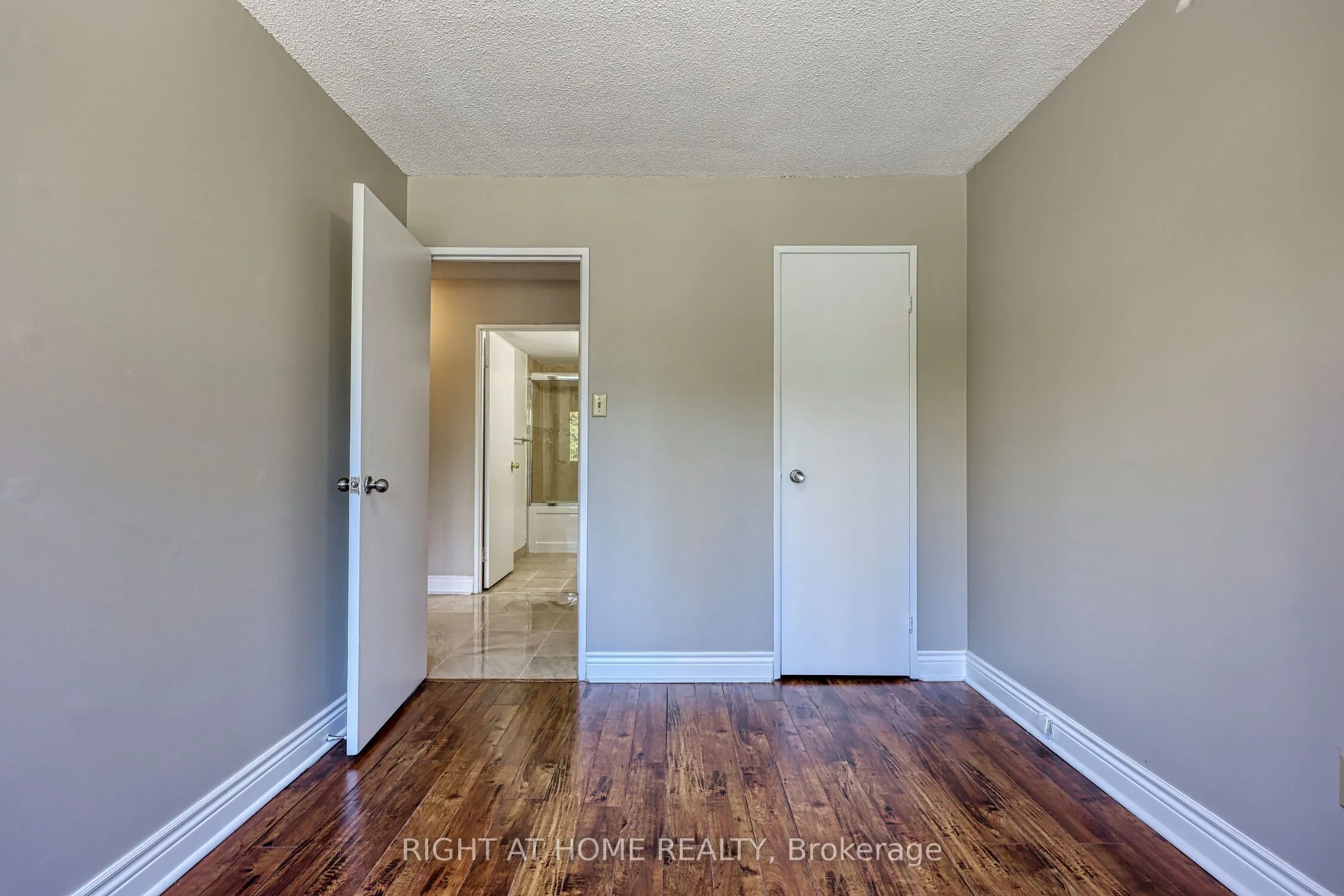 1580 Mississauga Valley, #205