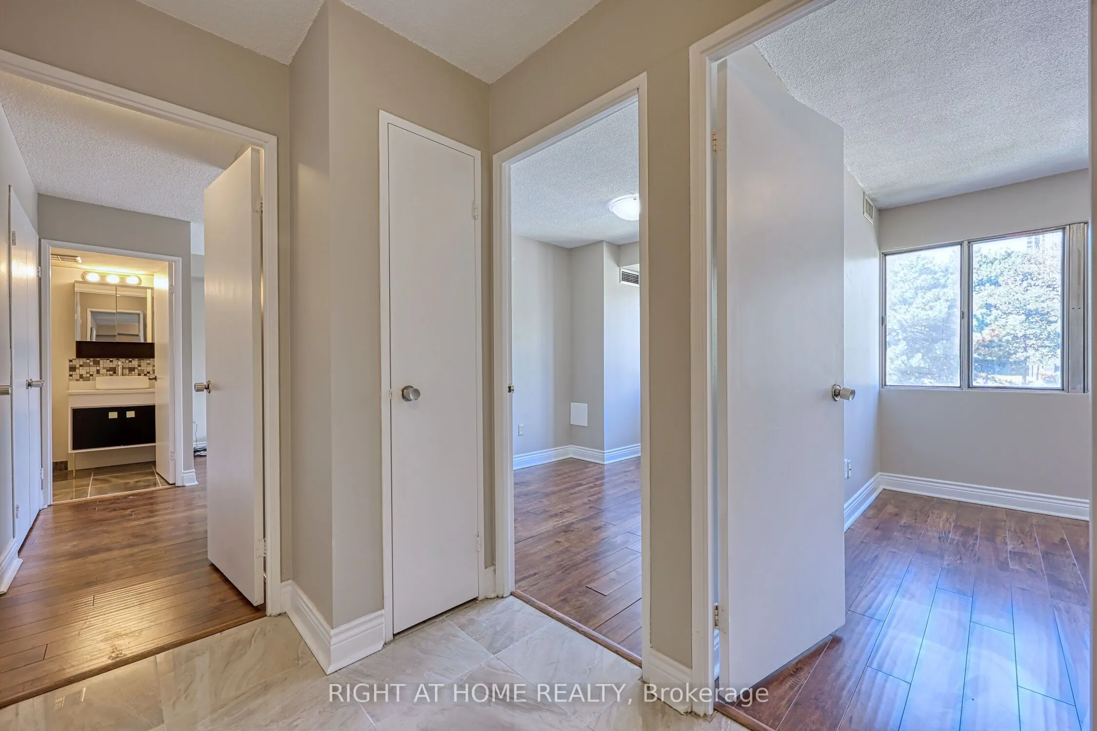 1580 Mississauga Valley, #205