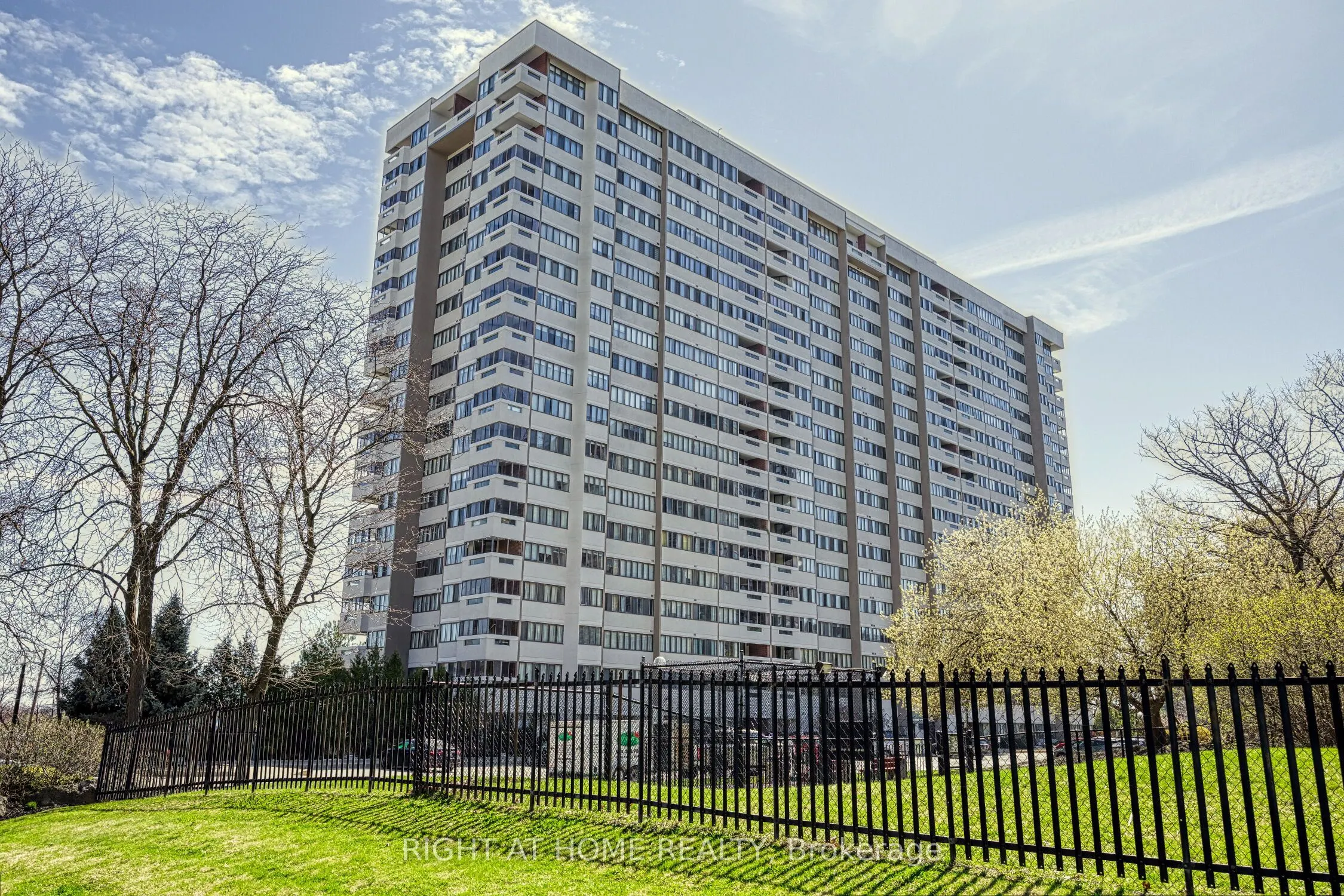 1580 Mississauga Valley, #205