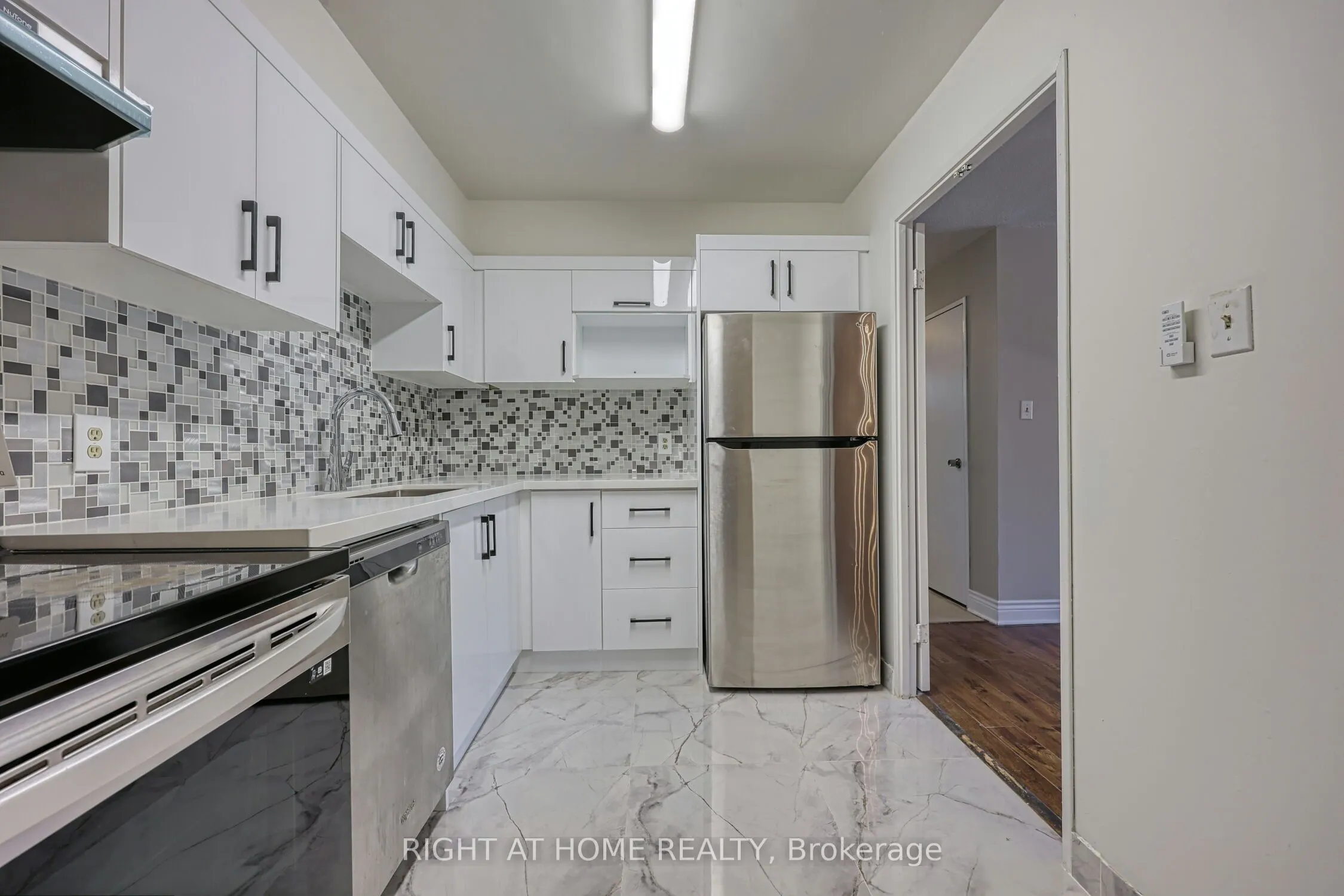 1580 Mississauga Valley, #205